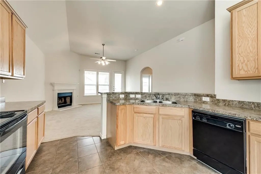 Single Family Residence For Rent in Denton County , 5601 Millers Creek Drive, Denton, Texas 76226, 3 Bedroom, 2 Bathroom, 2 Garage spaces, 2,015 Sqft, built in 2006, mls#21393474, Real Estate Agent in Denton, Homes For Rent in Denton county, Homes For Rent in Denton, Realtor in Denton Texas, Real Estate Brokerage Independent Realty Texas, Luminita Cordes Realtor