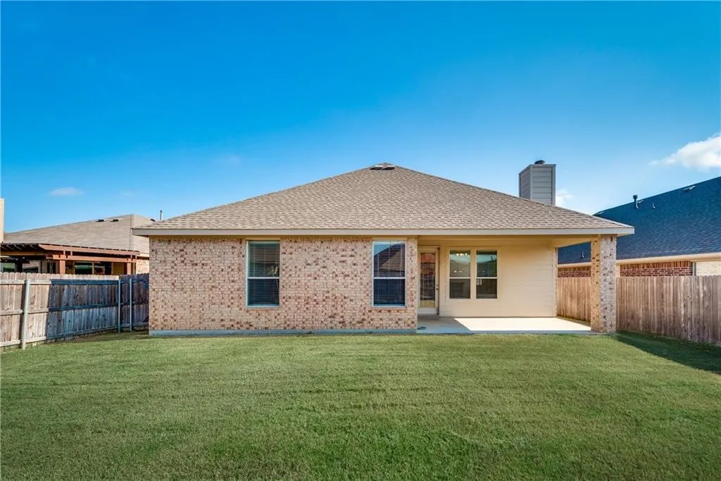 Single Family Residence For Rent in Denton County , 5601 Millers Creek Drive, Denton, Texas 76226, 3 Bedroom, 2 Bathroom, 2 Garage spaces, 2,015 Sqft, built in 2006, mls#21393474, Real Estate Agent in Denton, Homes For Rent in Denton county, Homes For Rent in Denton, Realtor in Denton Texas, Real Estate Brokerage Independent Realty Texas, Luminita Cordes Realtor