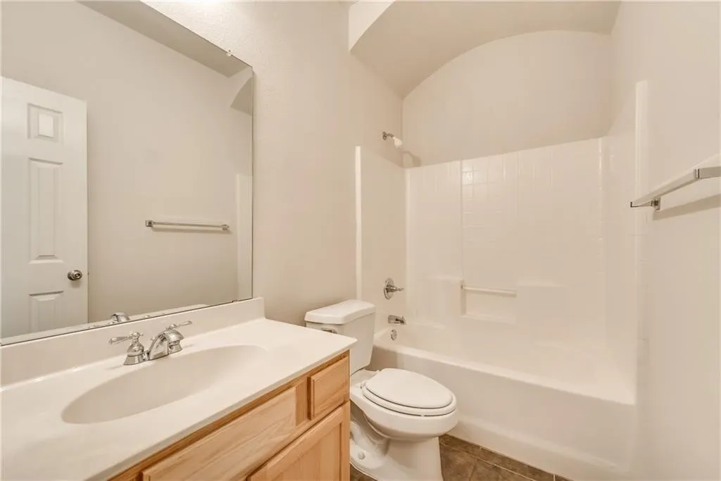 Single Family Residence For Rent in Denton County , 5601 Millers Creek Drive, Denton, Texas 76226, 3 Bedroom, 2 Bathroom, 2 Garage spaces, 2,015 Sqft, built in 2006, mls#21393474, Real Estate Agent in Denton, Homes For Rent in Denton county, Homes For Rent in Denton, Realtor in Denton Texas, Real Estate Brokerage Independent Realty Texas, Luminita Cordes Realtor