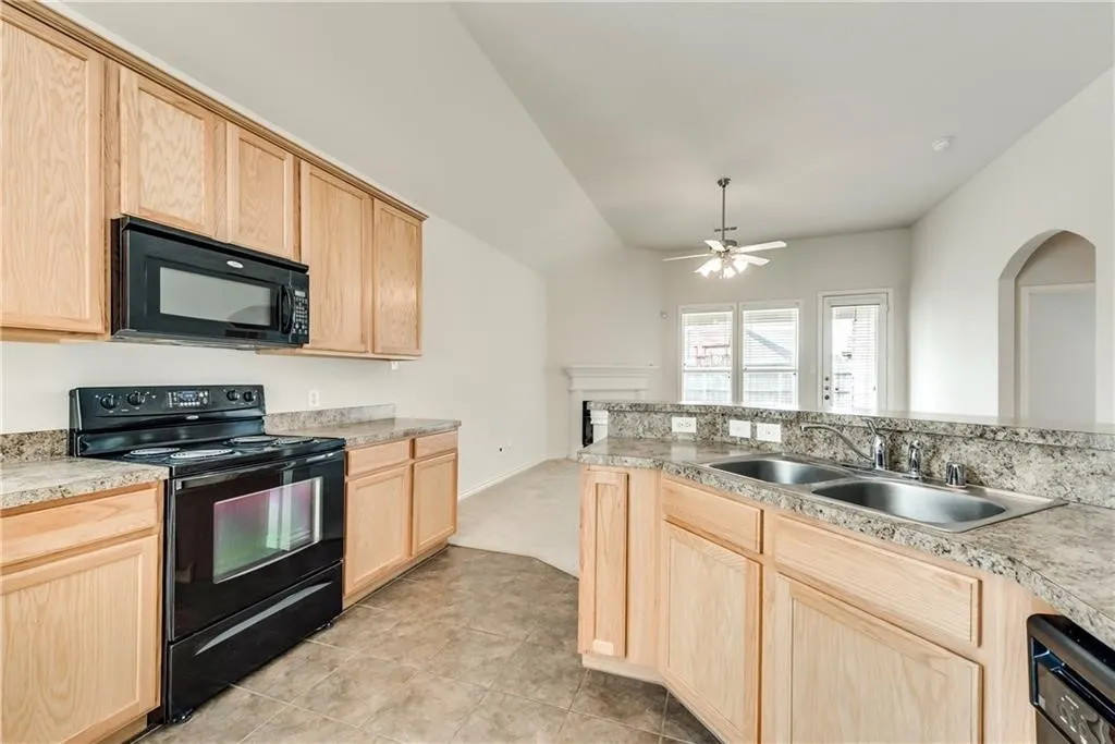 Single Family Residence For Rent in Denton County , 5601 Millers Creek Drive, Denton, Texas 76226, 3 Bedroom, 2 Bathroom, 2 Garage spaces, 2,015 Sqft, built in 2006, mls#21393474, Real Estate Agent in Denton, Homes For Rent in Denton county, Homes For Rent in Denton, Realtor in Denton Texas, Real Estate Brokerage Independent Realty Texas, Luminita Cordes Realtor
