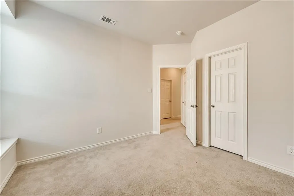Single Family Residence For Rent in Denton County , 5601 Millers Creek Drive, Denton, Texas 76226, 3 Bedroom, 2 Bathroom, 2 Garage spaces, 2,015 Sqft, built in 2006, mls#21393474, Real Estate Agent in Denton, Homes For Rent in Denton county, Homes For Rent in Denton, Realtor in Denton Texas, Real Estate Brokerage Independent Realty Texas, Luminita Cordes Realtor