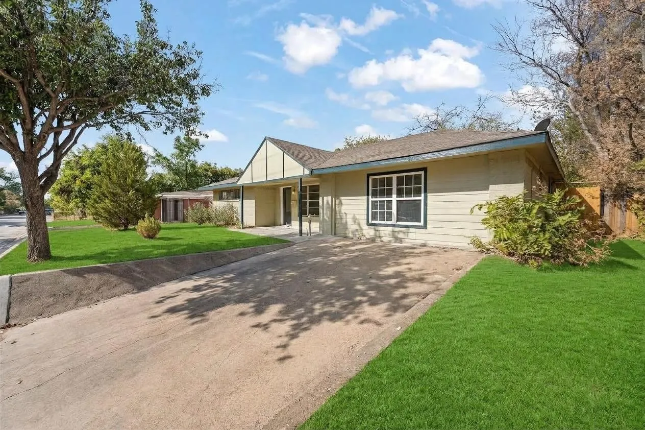 Single Family Residence For Sale in Dallas County , 909 15th Street, Grand Prairie, Texas 75050, 3 Bedroom, 2 Bathroom, Garage spaces, 1,938 Sqft, built in 1956, mls#21392856, Real Estate Agent in Grand Prairie, Homes For Sale in Dallas county, Homes For Sale in Grand Prairie, Realtor in Grand Prairie Texas, Real Estate Brokerage Independent Realty Texas, Luminita Cordes Realtor