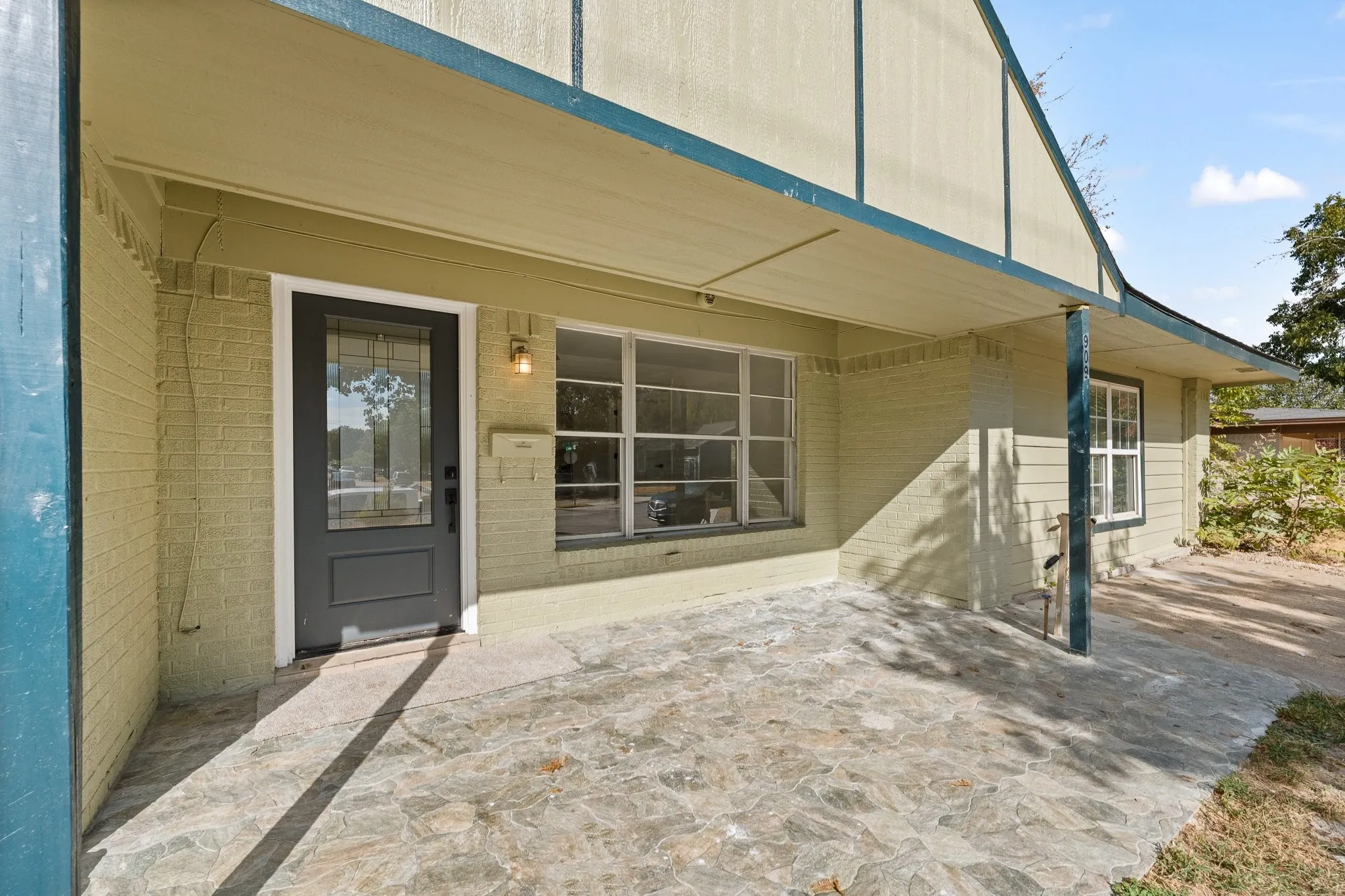 Single Family Residence For Sale in Dallas County , 909 15th Street, Grand Prairie, Texas 75050, 3 Bedroom, 2 Bathroom, Garage spaces, 1,938 Sqft, built in 1956, mls#21392856, Real Estate Agent in Grand Prairie, Homes For Sale in Dallas county, Homes For Sale in Grand Prairie, Realtor in Grand Prairie Texas, Real Estate Brokerage Independent Realty Texas, Luminita Cordes Realtor