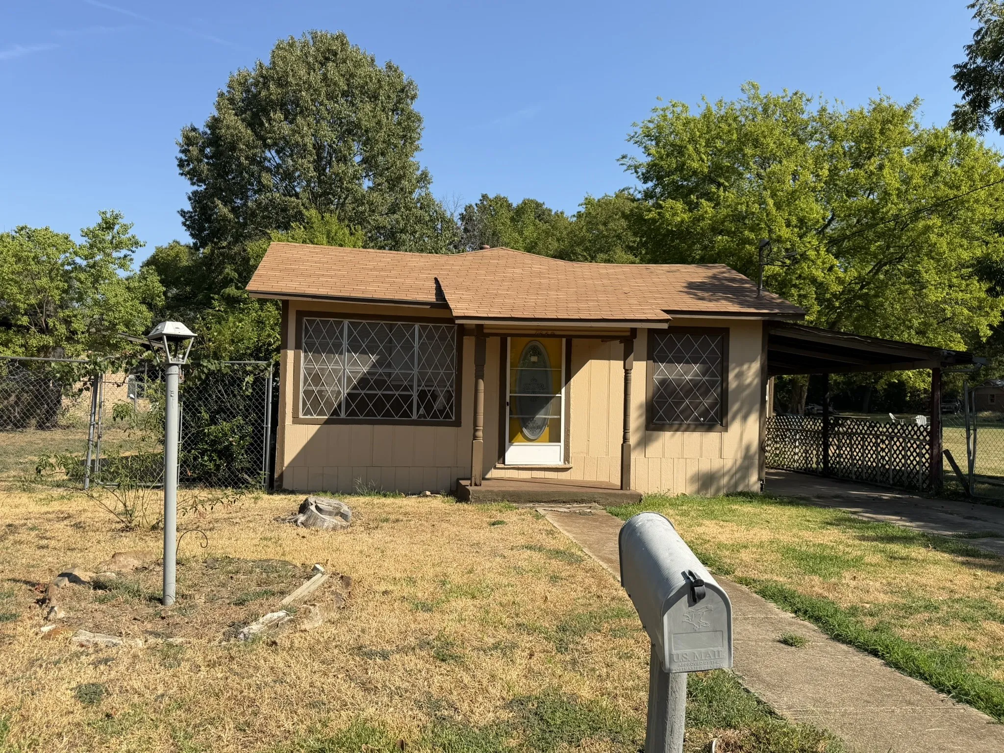 Single Family Residence For Sale in Titus County , 1410 W 9th Street, Mt Pleasant, Texas 75455, 3 Bedroom, 2 Bathroom, Garage spaces, 1,294 Sqft, built in 1953, mls#21393497, Real Estate Agent in Mt Pleasant, Homes For Sale in Titus county, Homes For Sale in Mt Pleasant, Realtor in Mt Pleasant Texas, Real Estate Brokerage Independent Realty Texas, Luminita Cordes Realtor