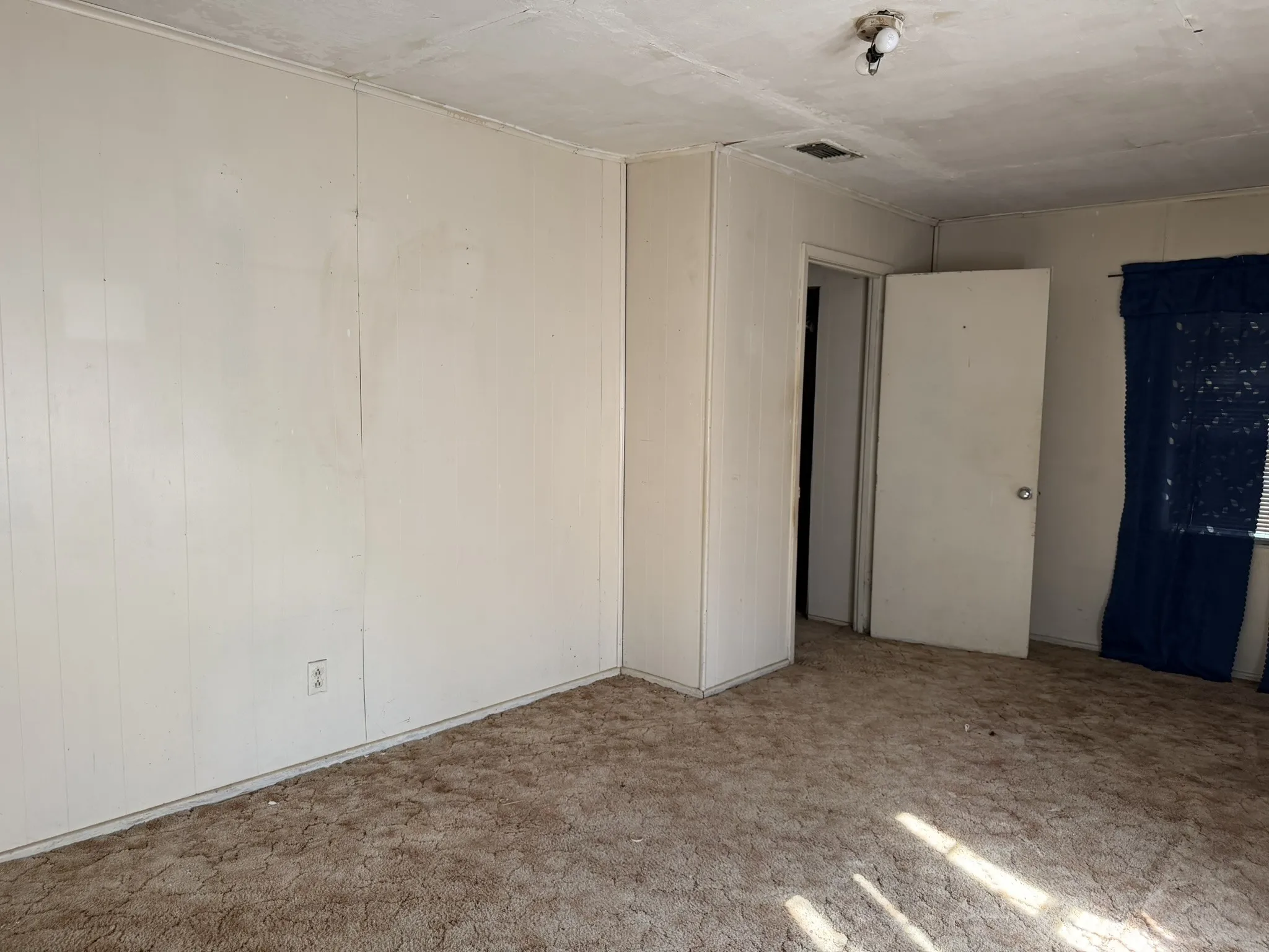 Single Family Residence For Sale in Titus County , 1410 W 9th Street, Mt Pleasant, Texas 75455, 3 Bedroom, 2 Bathroom, Garage spaces, 1,294 Sqft, built in 1953, mls#21393497, Real Estate Agent in Mt Pleasant, Homes For Sale in Titus county, Homes For Sale in Mt Pleasant, Realtor in Mt Pleasant Texas, Real Estate Brokerage Independent Realty Texas, Luminita Cordes Realtor