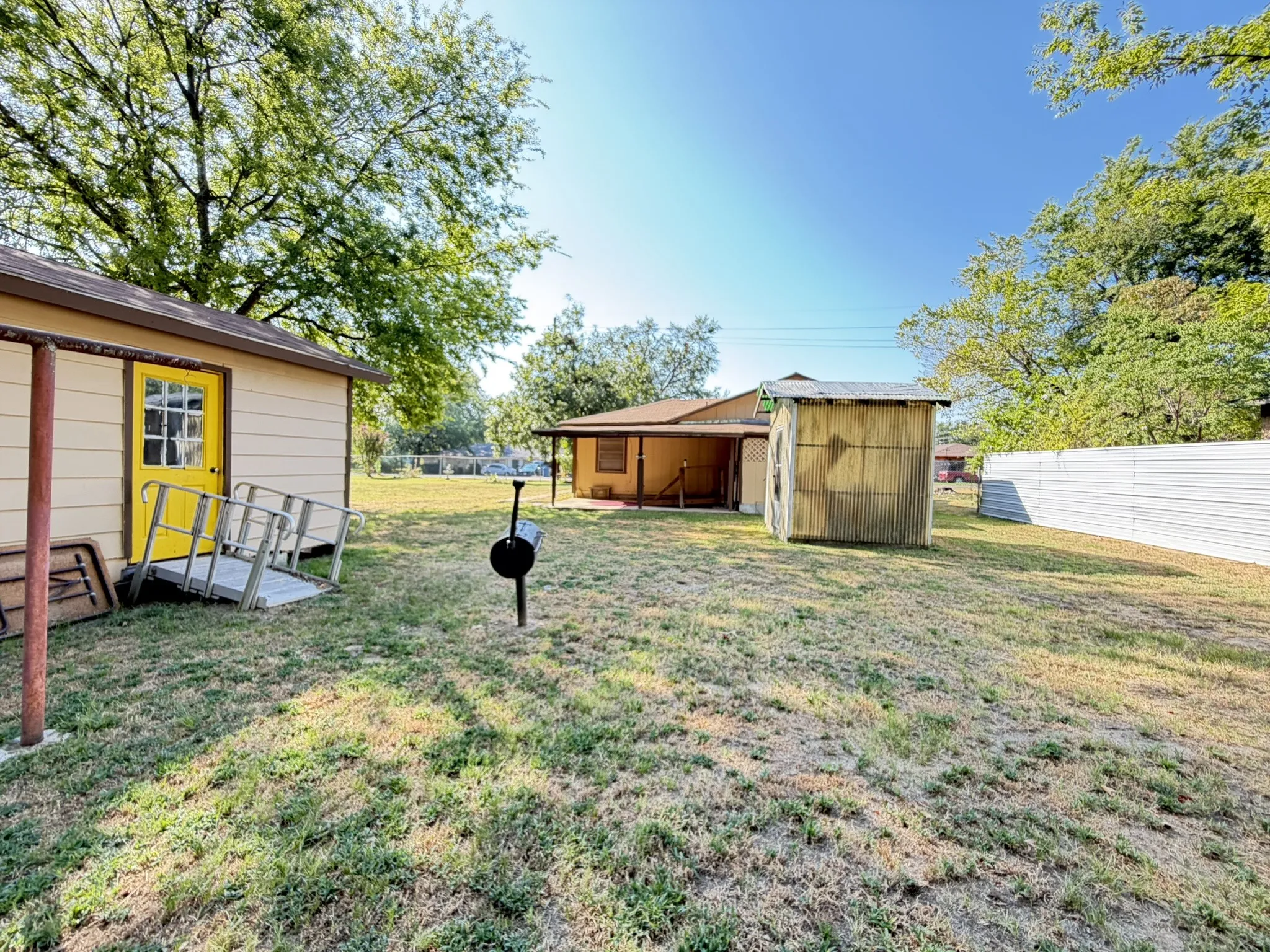 Single Family Residence For Sale in Titus County , 1410 W 9th Street, Mt Pleasant, Texas 75455, 3 Bedroom, 2 Bathroom, Garage spaces, 1,294 Sqft, built in 1953, mls#21393497, Real Estate Agent in Mt Pleasant, Homes For Sale in Titus county, Homes For Sale in Mt Pleasant, Realtor in Mt Pleasant Texas, Real Estate Brokerage Independent Realty Texas, Luminita Cordes Realtor