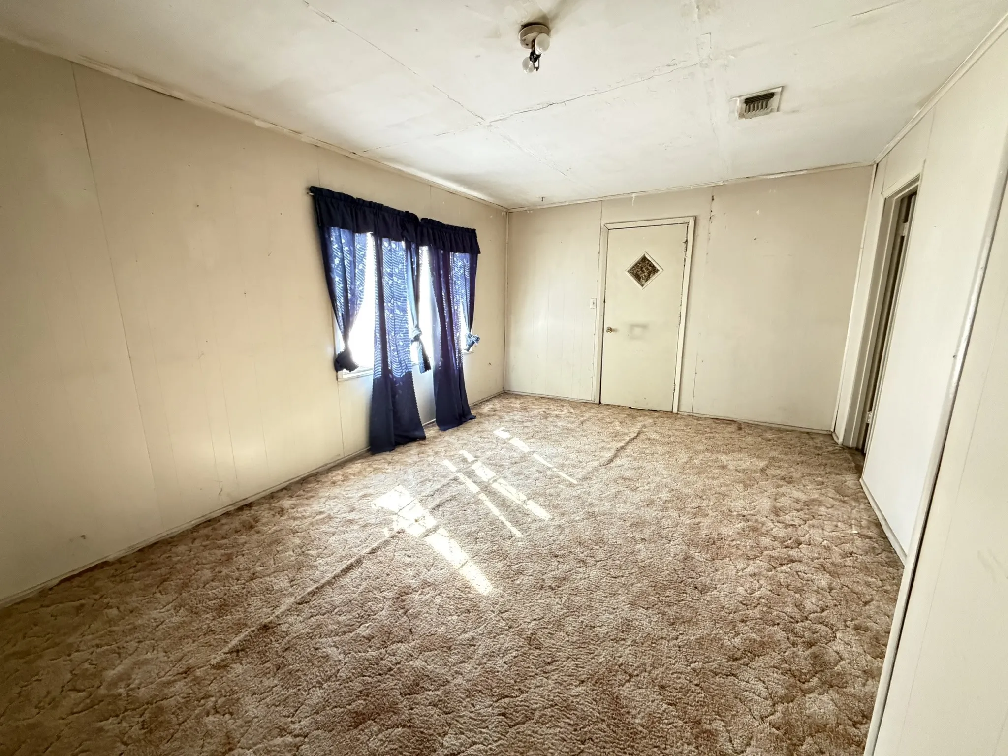 Single Family Residence For Sale in Titus County , 1410 W 9th Street, Mt Pleasant, Texas 75455, 3 Bedroom, 2 Bathroom, Garage spaces, 1,294 Sqft, built in 1953, mls#21393497, Real Estate Agent in Mt Pleasant, Homes For Sale in Titus county, Homes For Sale in Mt Pleasant, Realtor in Mt Pleasant Texas, Real Estate Brokerage Independent Realty Texas, Luminita Cordes Realtor
