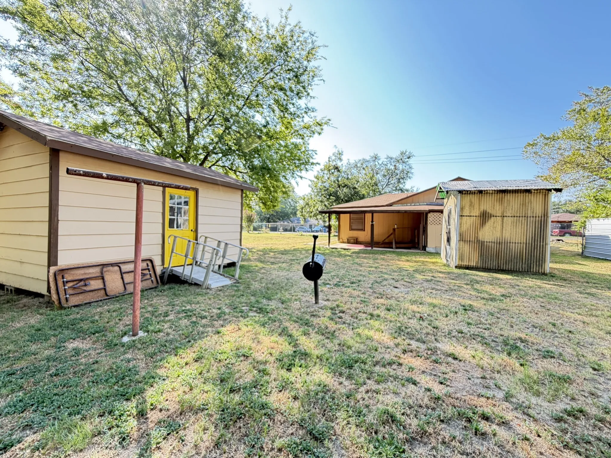 Single Family Residence For Sale in Titus County , 1410 W 9th Street, Mt Pleasant, Texas 75455, 3 Bedroom, 2 Bathroom, Garage spaces, 1,294 Sqft, built in 1953, mls#21393497, Real Estate Agent in Mt Pleasant, Homes For Sale in Titus county, Homes For Sale in Mt Pleasant, Realtor in Mt Pleasant Texas, Real Estate Brokerage Independent Realty Texas, Luminita Cordes Realtor