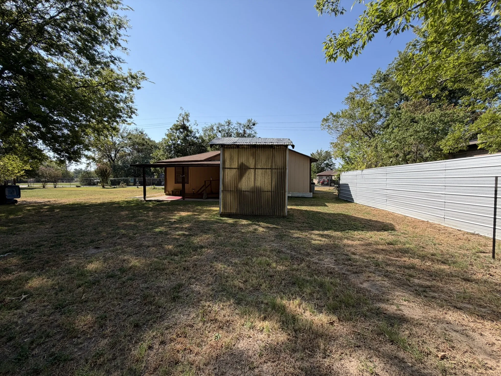 Single Family Residence For Sale in Titus County , 1410 W 9th Street, Mt Pleasant, Texas 75455, 3 Bedroom, 2 Bathroom, Garage spaces, 1,294 Sqft, built in 1953, mls#21393497, Real Estate Agent in Mt Pleasant, Homes For Sale in Titus county, Homes For Sale in Mt Pleasant, Realtor in Mt Pleasant Texas, Real Estate Brokerage Independent Realty Texas, Luminita Cordes Realtor