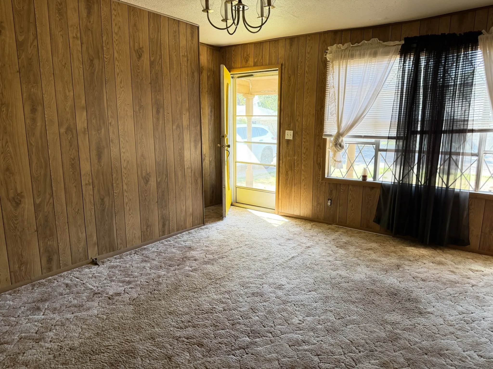 Single Family Residence For Sale in Titus County , 1410 W 9th Street, Mt Pleasant, Texas 75455, 3 Bedroom, 2 Bathroom, Garage spaces, 1,294 Sqft, built in 1953, mls#21393497, Real Estate Agent in Mt Pleasant, Homes For Sale in Titus county, Homes For Sale in Mt Pleasant, Realtor in Mt Pleasant Texas, Real Estate Brokerage Independent Realty Texas, Luminita Cordes Realtor