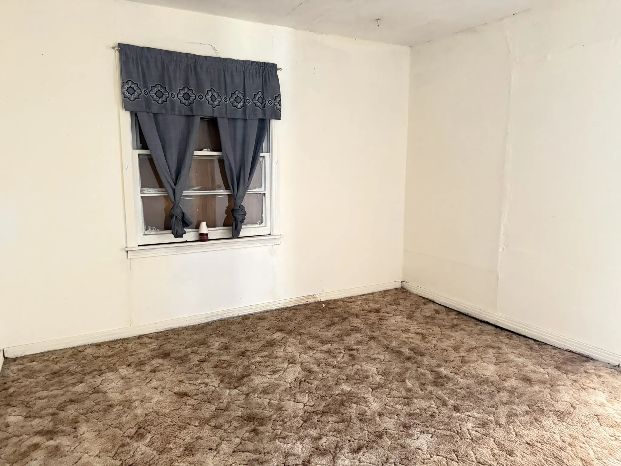 Single Family Residence For Sale in Titus County , 1410 W 9th Street, Mt Pleasant, Texas 75455, 3 Bedroom, 2 Bathroom, Garage spaces, 1,294 Sqft, built in 1953, mls#21393497, Real Estate Agent in Mt Pleasant, Homes For Sale in Titus county, Homes For Sale in Mt Pleasant, Realtor in Mt Pleasant Texas, Real Estate Brokerage Independent Realty Texas, Luminita Cordes Realtor