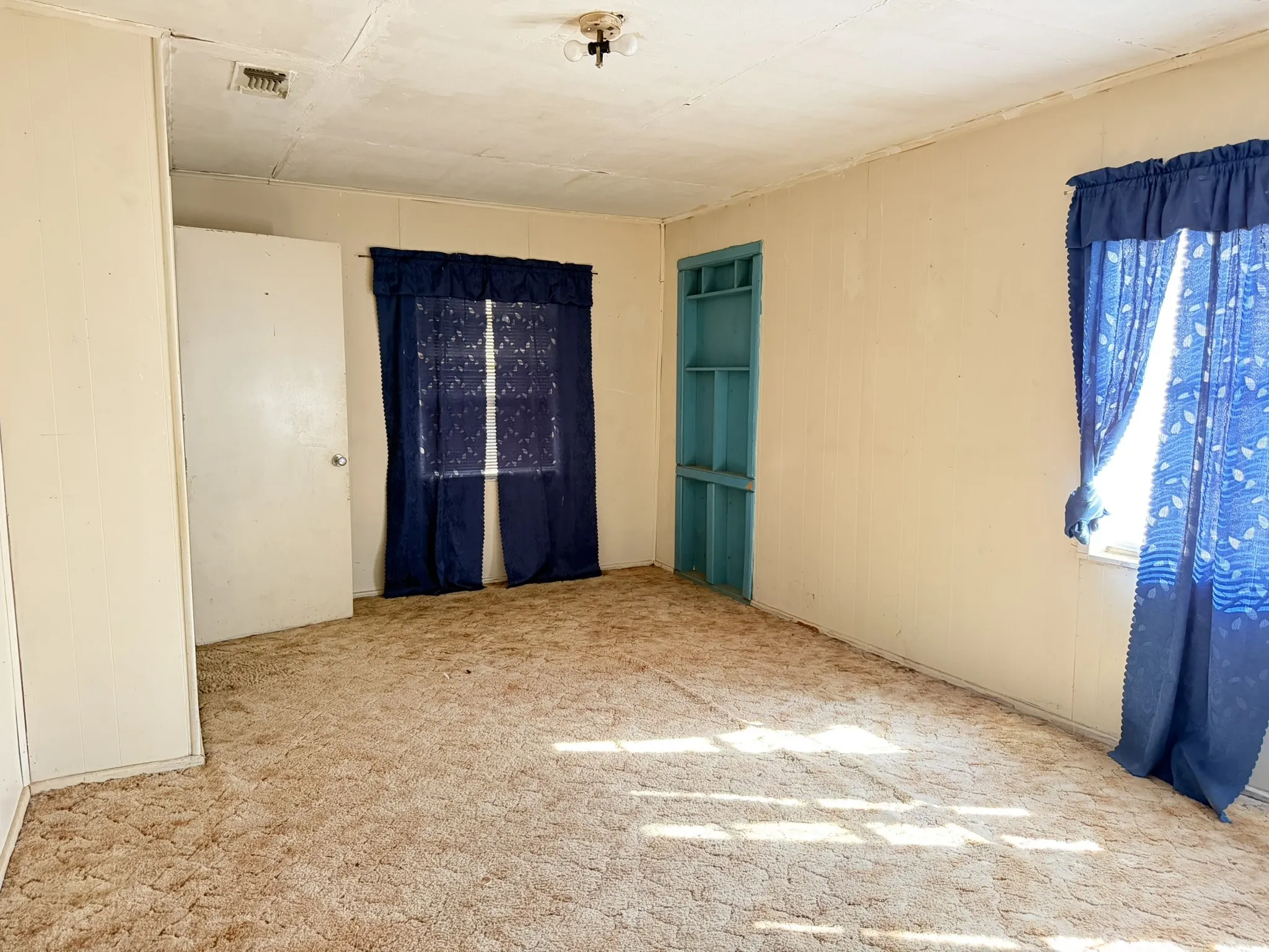 Single Family Residence For Sale in Titus County , 1410 W 9th Street, Mt Pleasant, Texas 75455, 3 Bedroom, 2 Bathroom, Garage spaces, 1,294 Sqft, built in 1953, mls#21393497, Real Estate Agent in Mt Pleasant, Homes For Sale in Titus county, Homes For Sale in Mt Pleasant, Realtor in Mt Pleasant Texas, Real Estate Brokerage Independent Realty Texas, Luminita Cordes Realtor