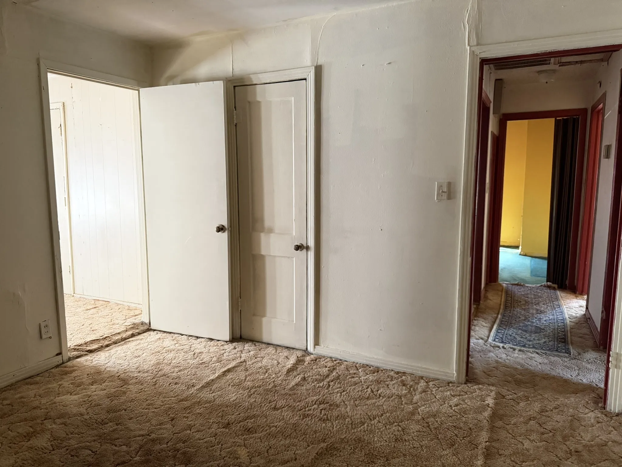 Single Family Residence For Sale in Titus County , 1410 W 9th Street, Mt Pleasant, Texas 75455, 3 Bedroom, 2 Bathroom, Garage spaces, 1,294 Sqft, built in 1953, mls#21393497, Real Estate Agent in Mt Pleasant, Homes For Sale in Titus county, Homes For Sale in Mt Pleasant, Realtor in Mt Pleasant Texas, Real Estate Brokerage Independent Realty Texas, Luminita Cordes Realtor