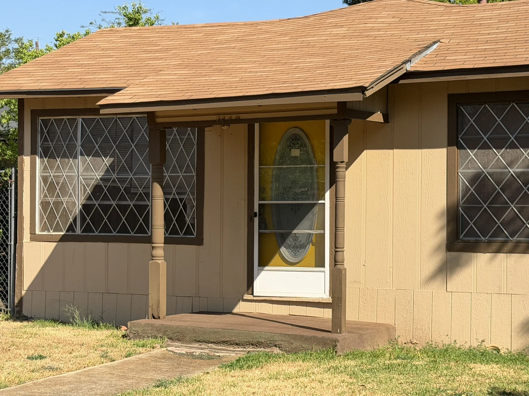 Single Family Residence For Sale in Titus County , 1410 W 9th Street, Mt Pleasant, Texas 75455, 3 Bedroom, 2 Bathroom, Garage spaces, 1,294 Sqft, built in 1953, mls#21393497, Real Estate Agent in Mt Pleasant, Homes For Sale in Titus county, Homes For Sale in Mt Pleasant, Realtor in Mt Pleasant Texas, Real Estate Brokerage Independent Realty Texas, Luminita Cordes Realtor