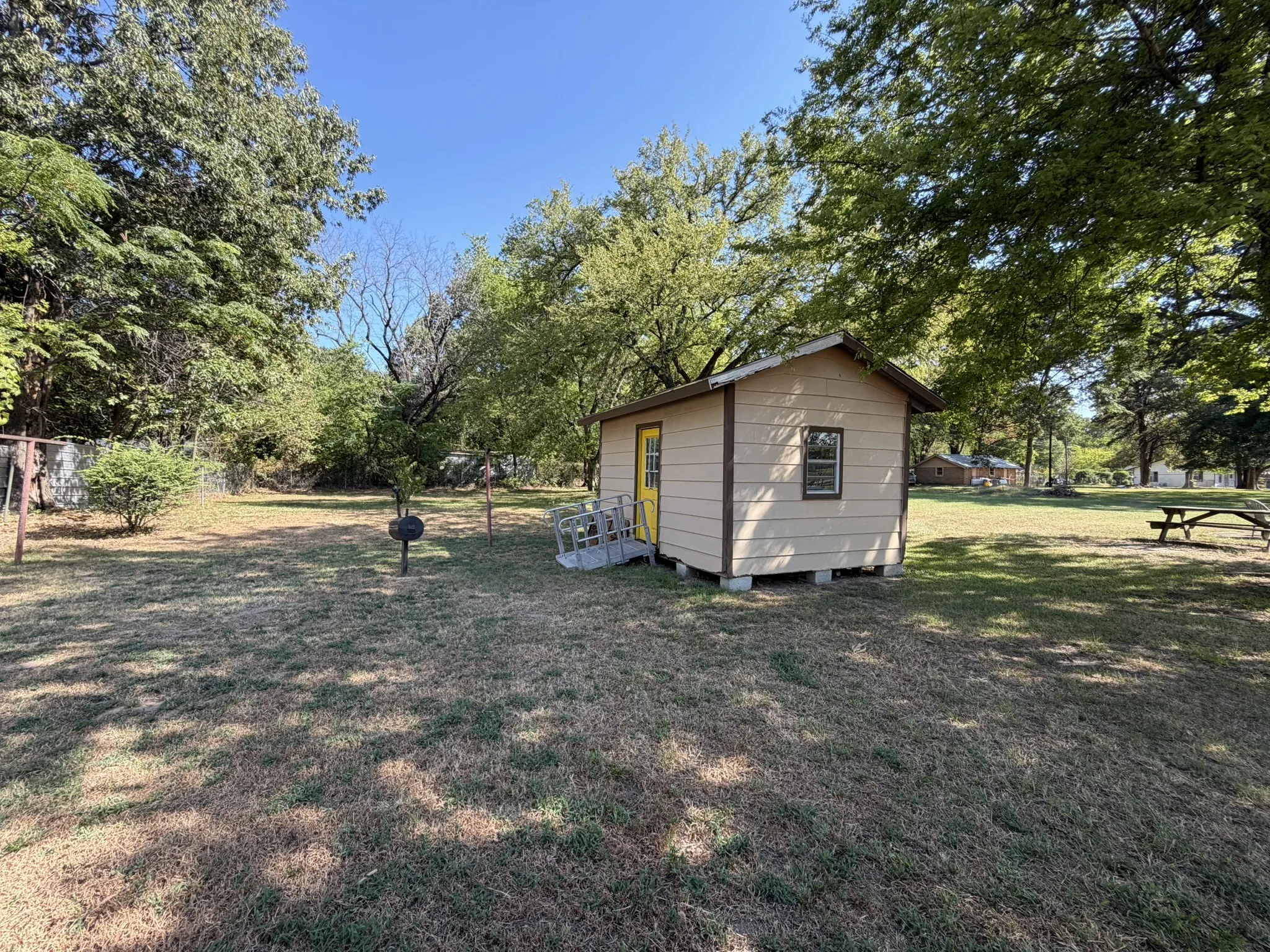 Single Family Residence For Sale in Titus County , 1410 W 9th Street, Mt Pleasant, Texas 75455, 3 Bedroom, 2 Bathroom, Garage spaces, 1,294 Sqft, built in 1953, mls#21393497, Real Estate Agent in Mt Pleasant, Homes For Sale in Titus county, Homes For Sale in Mt Pleasant, Realtor in Mt Pleasant Texas, Real Estate Brokerage Independent Realty Texas, Luminita Cordes Realtor