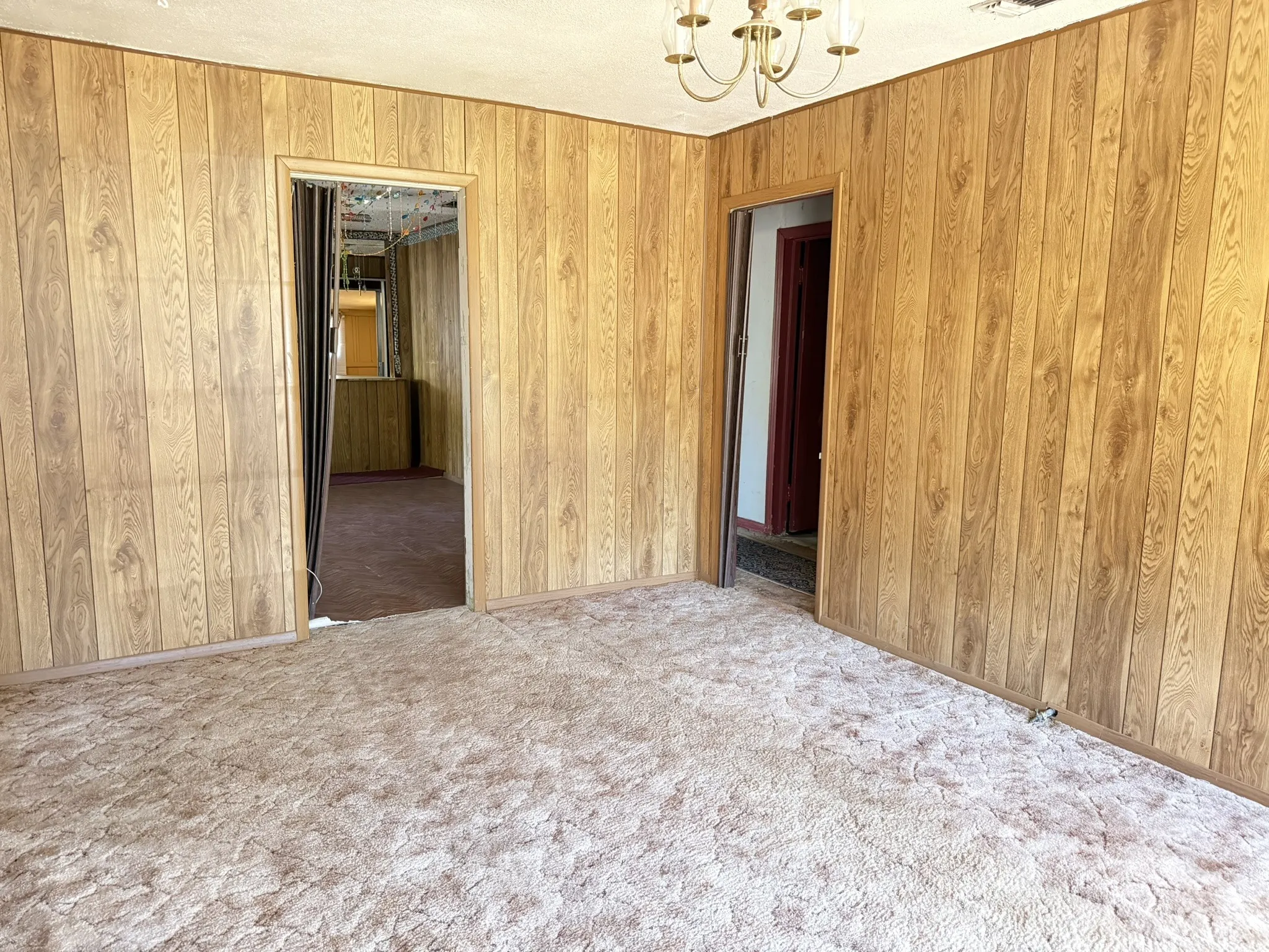 Single Family Residence For Sale in Titus County , 1410 W 9th Street, Mt Pleasant, Texas 75455, 3 Bedroom, 2 Bathroom, Garage spaces, 1,294 Sqft, built in 1953, mls#21393497, Real Estate Agent in Mt Pleasant, Homes For Sale in Titus county, Homes For Sale in Mt Pleasant, Realtor in Mt Pleasant Texas, Real Estate Brokerage Independent Realty Texas, Luminita Cordes Realtor