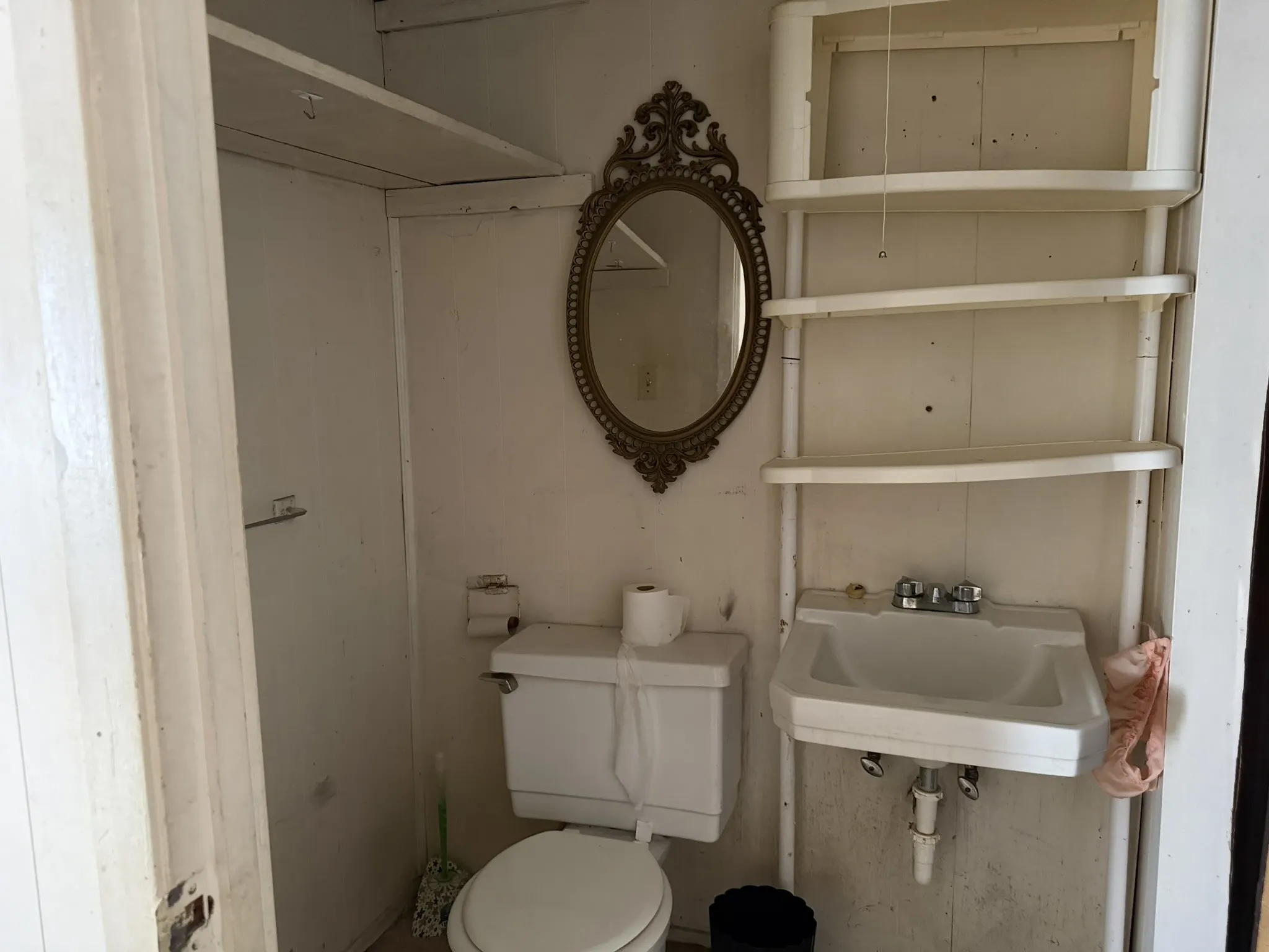 Single Family Residence For Sale in Titus County , 1410 W 9th Street, Mt Pleasant, Texas 75455, 3 Bedroom, 2 Bathroom, Garage spaces, 1,294 Sqft, built in 1953, mls#21393497, Real Estate Agent in Mt Pleasant, Homes For Sale in Titus county, Homes For Sale in Mt Pleasant, Realtor in Mt Pleasant Texas, Real Estate Brokerage Independent Realty Texas, Luminita Cordes Realtor