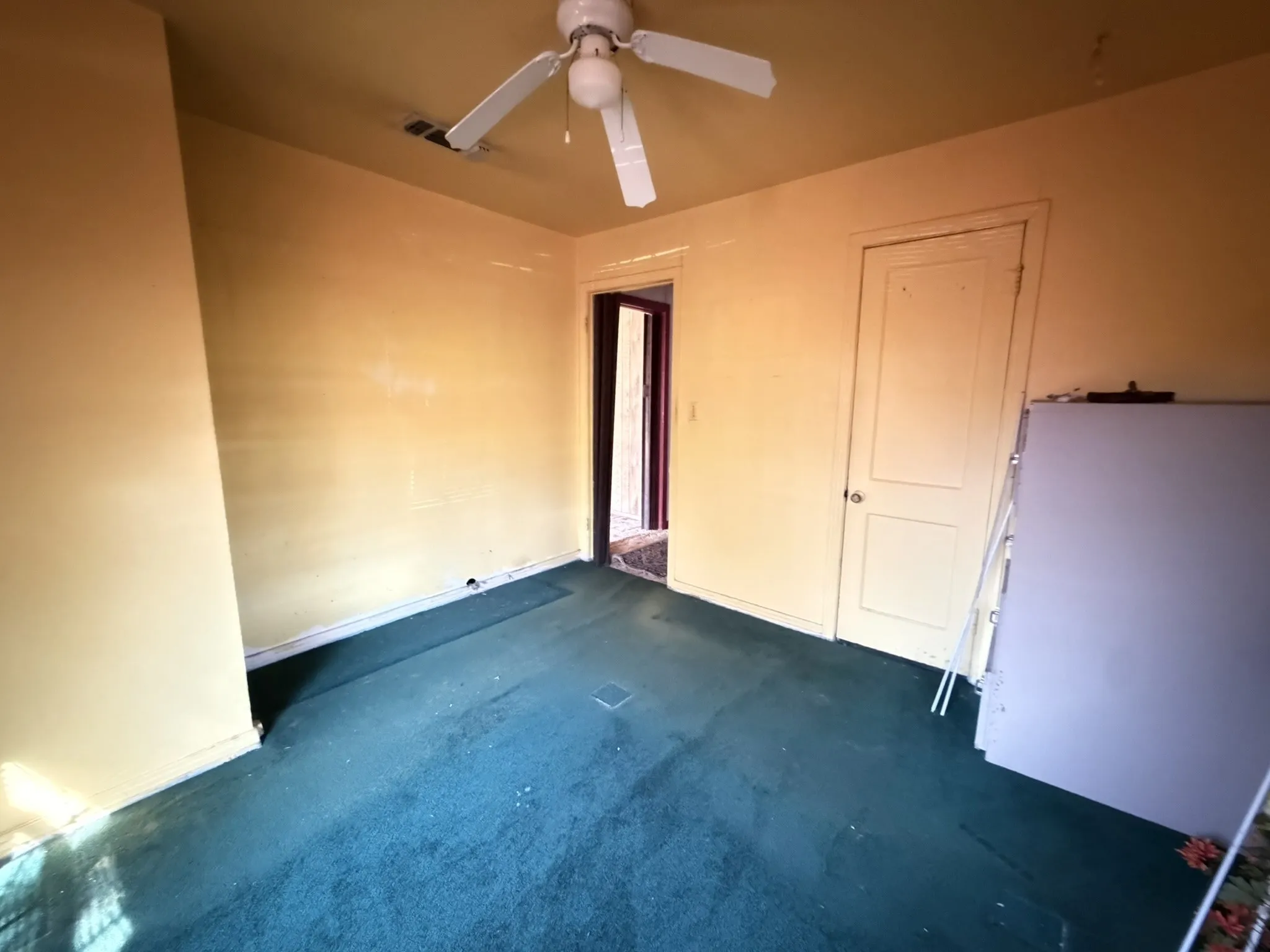 Single Family Residence For Sale in Titus County , 1410 W 9th Street, Mt Pleasant, Texas 75455, 3 Bedroom, 2 Bathroom, Garage spaces, 1,294 Sqft, built in 1953, mls#21393497, Real Estate Agent in Mt Pleasant, Homes For Sale in Titus county, Homes For Sale in Mt Pleasant, Realtor in Mt Pleasant Texas, Real Estate Brokerage Independent Realty Texas, Luminita Cordes Realtor