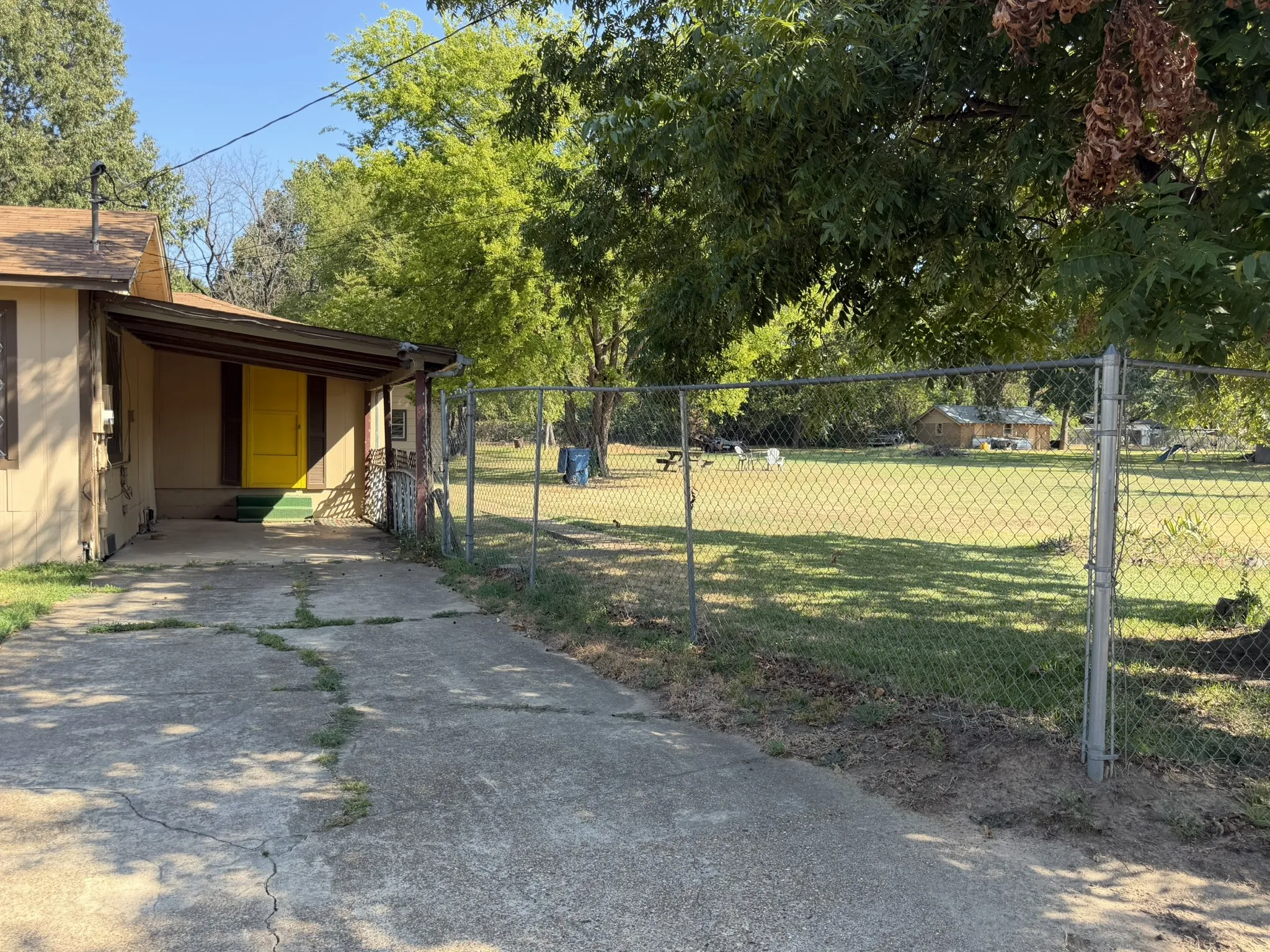 Single Family Residence For Sale in Titus County , 1410 W 9th Street, Mt Pleasant, Texas 75455, 3 Bedroom, 2 Bathroom, Garage spaces, 1,294 Sqft, built in 1953, mls#21393497, Real Estate Agent in Mt Pleasant, Homes For Sale in Titus county, Homes For Sale in Mt Pleasant, Realtor in Mt Pleasant Texas, Real Estate Brokerage Independent Realty Texas, Luminita Cordes Realtor