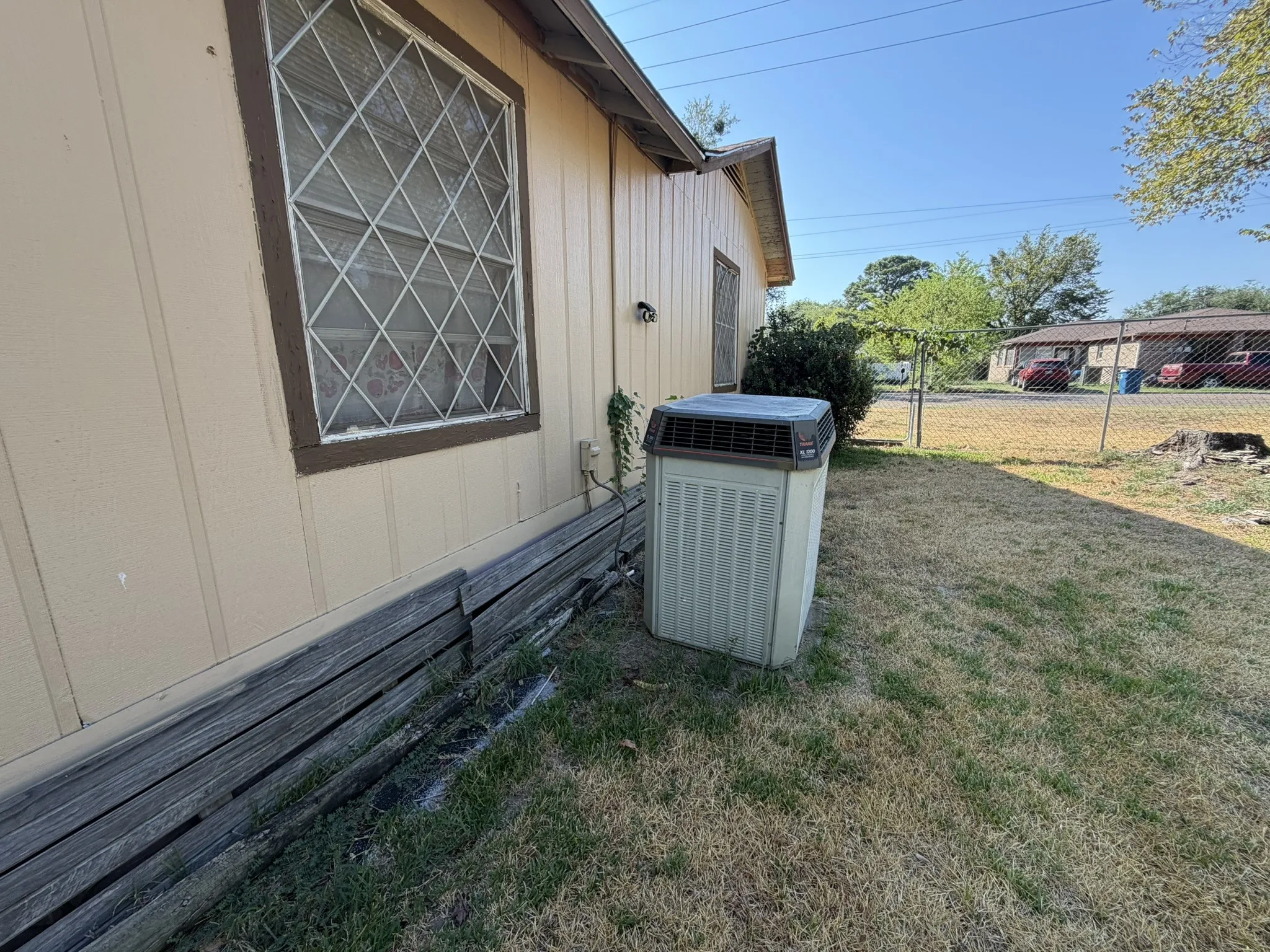Single Family Residence For Sale in Titus County , 1410 W 9th Street, Mt Pleasant, Texas 75455, 3 Bedroom, 2 Bathroom, Garage spaces, 1,294 Sqft, built in 1953, mls#21393497, Real Estate Agent in Mt Pleasant, Homes For Sale in Titus county, Homes For Sale in Mt Pleasant, Realtor in Mt Pleasant Texas, Real Estate Brokerage Independent Realty Texas, Luminita Cordes Realtor