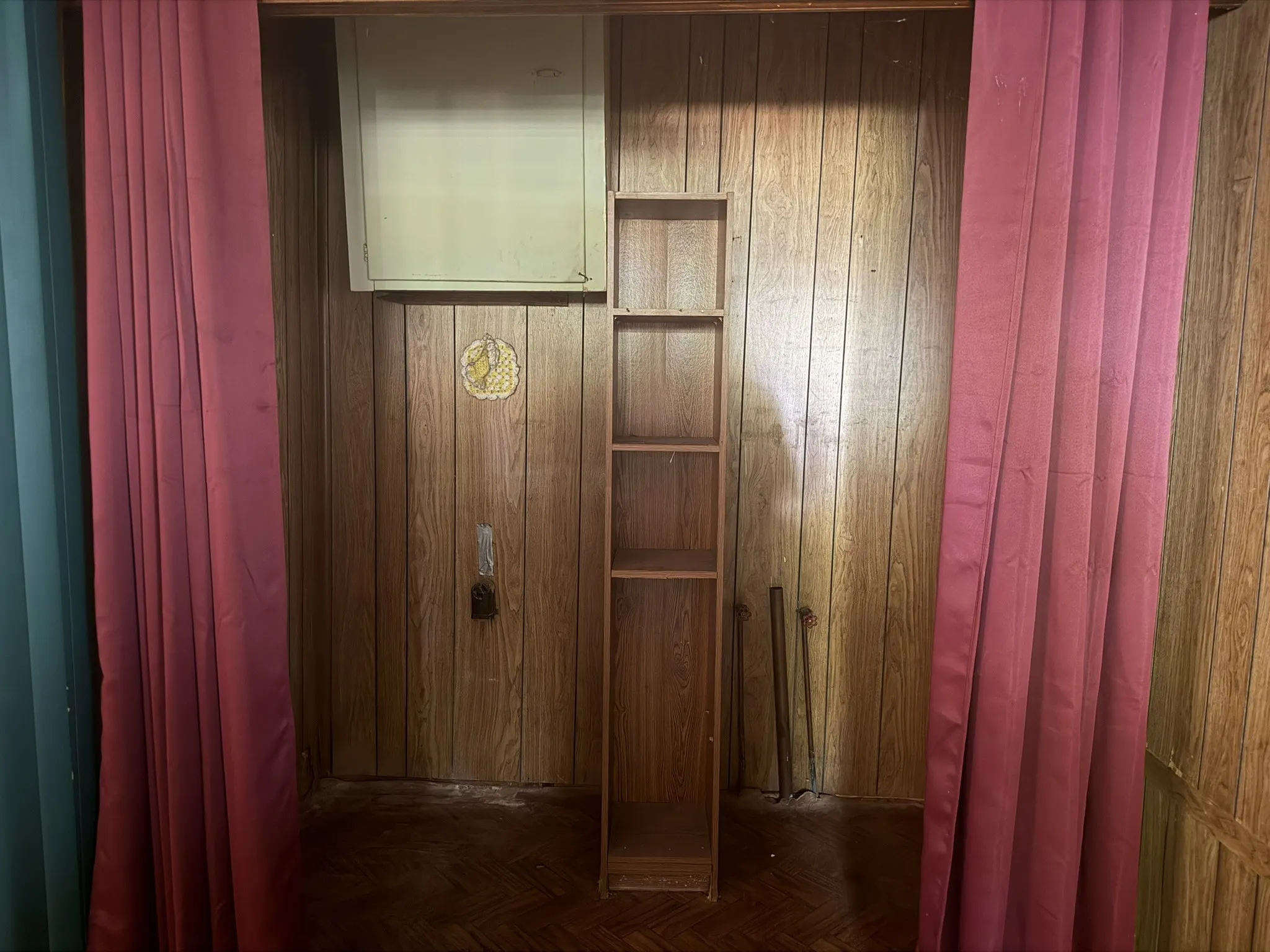 Single Family Residence For Sale in Titus County , 1410 W 9th Street, Mt Pleasant, Texas 75455, 3 Bedroom, 2 Bathroom, Garage spaces, 1,294 Sqft, built in 1953, mls#21393497, Real Estate Agent in Mt Pleasant, Homes For Sale in Titus county, Homes For Sale in Mt Pleasant, Realtor in Mt Pleasant Texas, Real Estate Brokerage Independent Realty Texas, Luminita Cordes Realtor