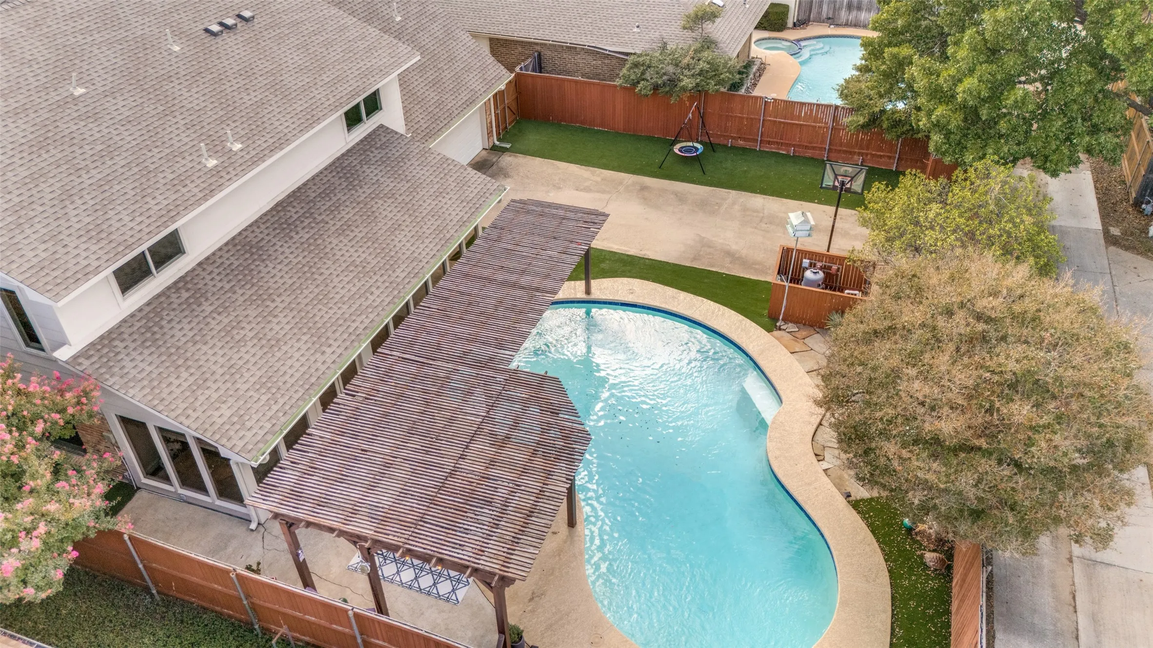 Single Family Residence For Sale in Collin County , 234 Woodcrest Drive, Richardson, Texas 75080, 4 Bedroom, 4 Bathroom, 2 Garage spaces, 3,164 Sqft, built in 1978, mls#21388779, Real Estate Agent in Richardson, Homes For Sale in Collin county, Homes For Sale in Richardson, Realtor in Richardson Texas, Real Estate Brokerage Independent Realty Texas, Luminita Cordes Realtor