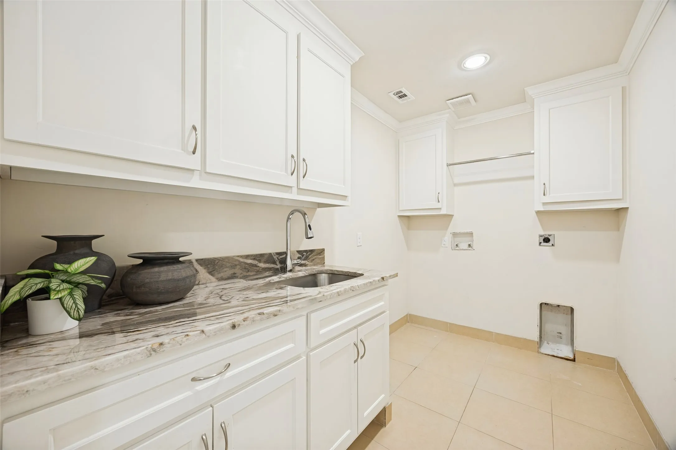 Single Family Residence For Sale in Collin County , 234 Woodcrest Drive, Richardson, Texas 75080, 4 Bedroom, 4 Bathroom, 2 Garage spaces, 3,164 Sqft, built in 1978, mls#21388779, Real Estate Agent in Richardson, Homes For Sale in Collin county, Homes For Sale in Richardson, Realtor in Richardson Texas, Real Estate Brokerage Independent Realty Texas, Luminita Cordes Realtor