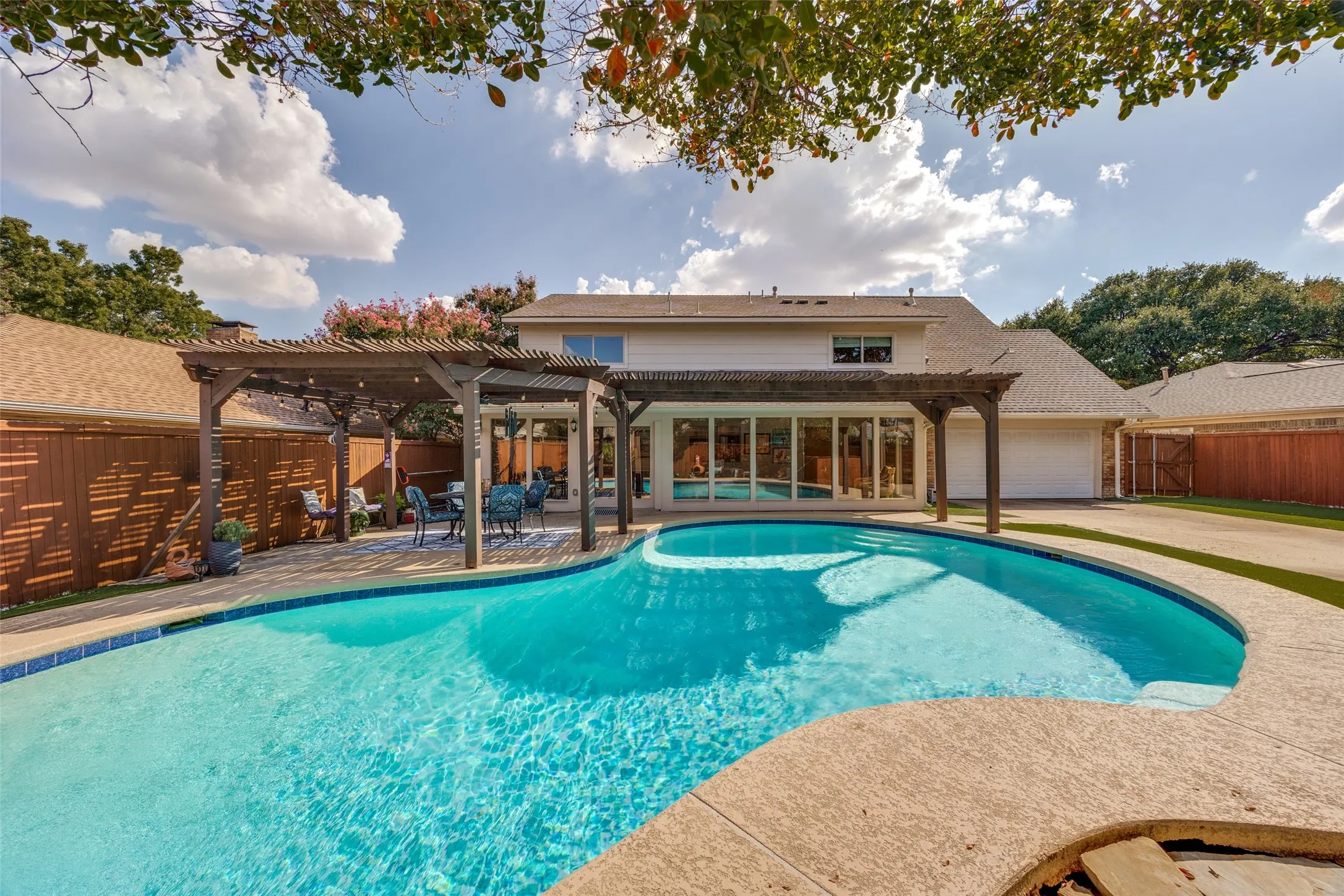Single Family Residence For Sale in Collin County , 234 Woodcrest Drive, Richardson, Texas 75080, 4 Bedroom, 4 Bathroom, 2 Garage spaces, 3,164 Sqft, built in 1978, mls#21388779, Real Estate Agent in Richardson, Homes For Sale in Collin county, Homes For Sale in Richardson, Realtor in Richardson Texas, Real Estate Brokerage Independent Realty Texas, Luminita Cordes Realtor