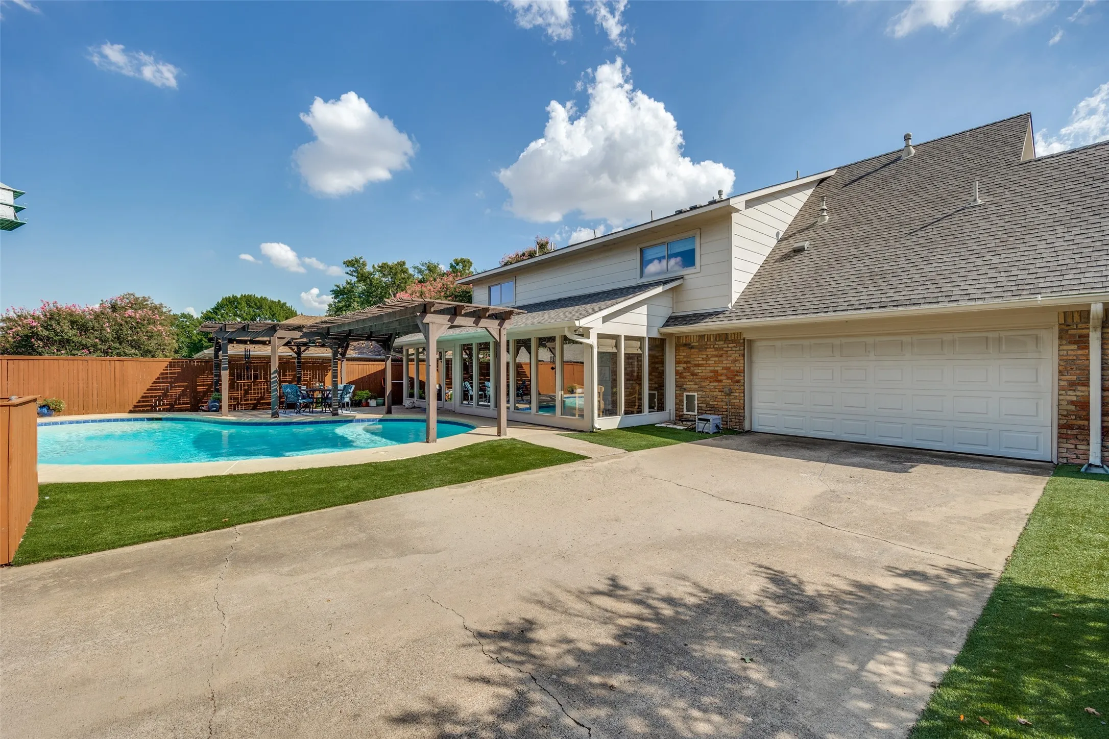 Single Family Residence For Sale in Collin County , 234 Woodcrest Drive, Richardson, Texas 75080, 4 Bedroom, 4 Bathroom, 2 Garage spaces, 3,164 Sqft, built in 1978, mls#21388779, Real Estate Agent in Richardson, Homes For Sale in Collin county, Homes For Sale in Richardson, Realtor in Richardson Texas, Real Estate Brokerage Independent Realty Texas, Luminita Cordes Realtor