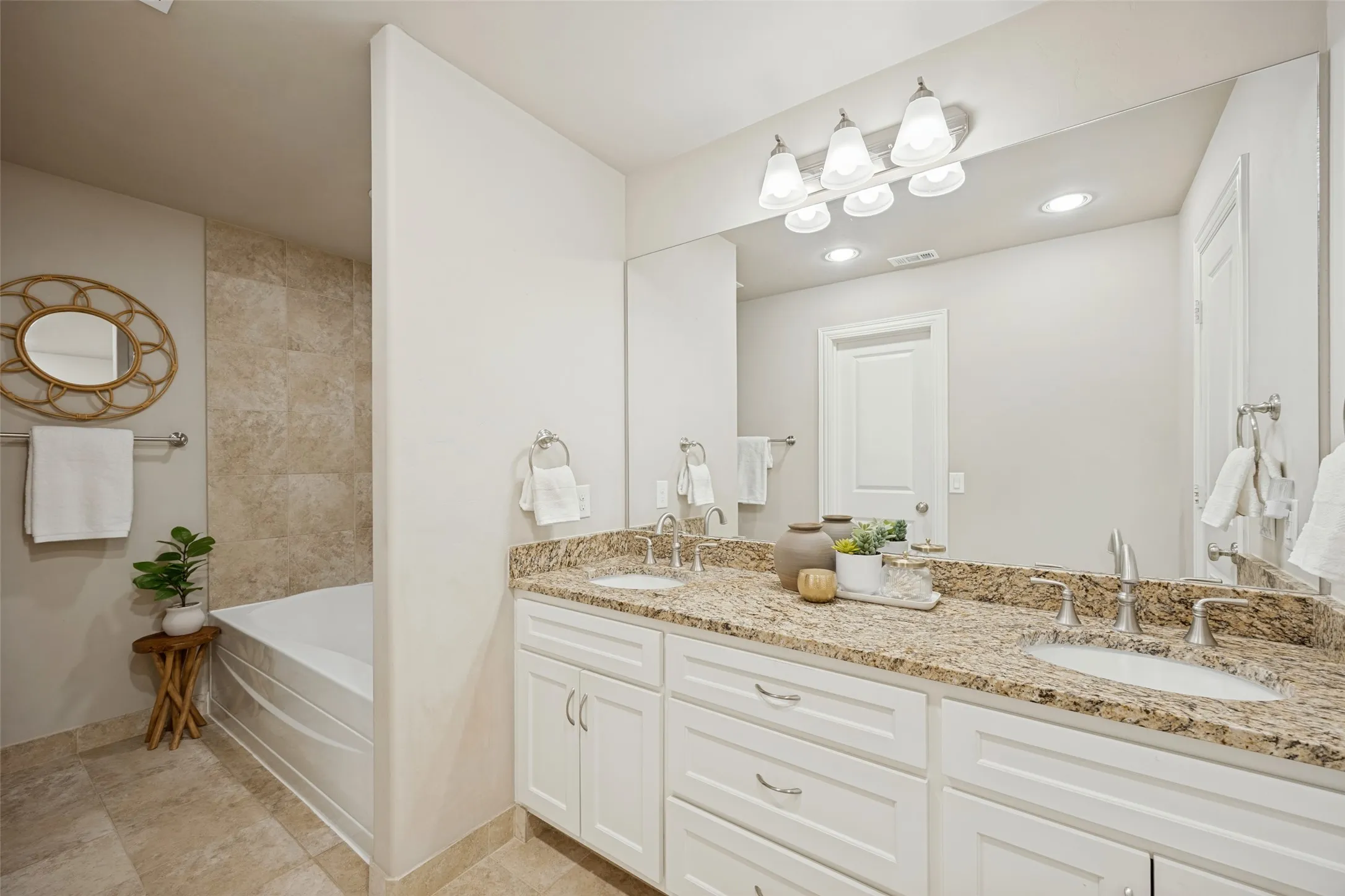 Single Family Residence For Sale in Collin County , 234 Woodcrest Drive, Richardson, Texas 75080, 4 Bedroom, 4 Bathroom, 2 Garage spaces, 3,164 Sqft, built in 1978, mls#21388779, Real Estate Agent in Richardson, Homes For Sale in Collin county, Homes For Sale in Richardson, Realtor in Richardson Texas, Real Estate Brokerage Independent Realty Texas, Luminita Cordes Realtor