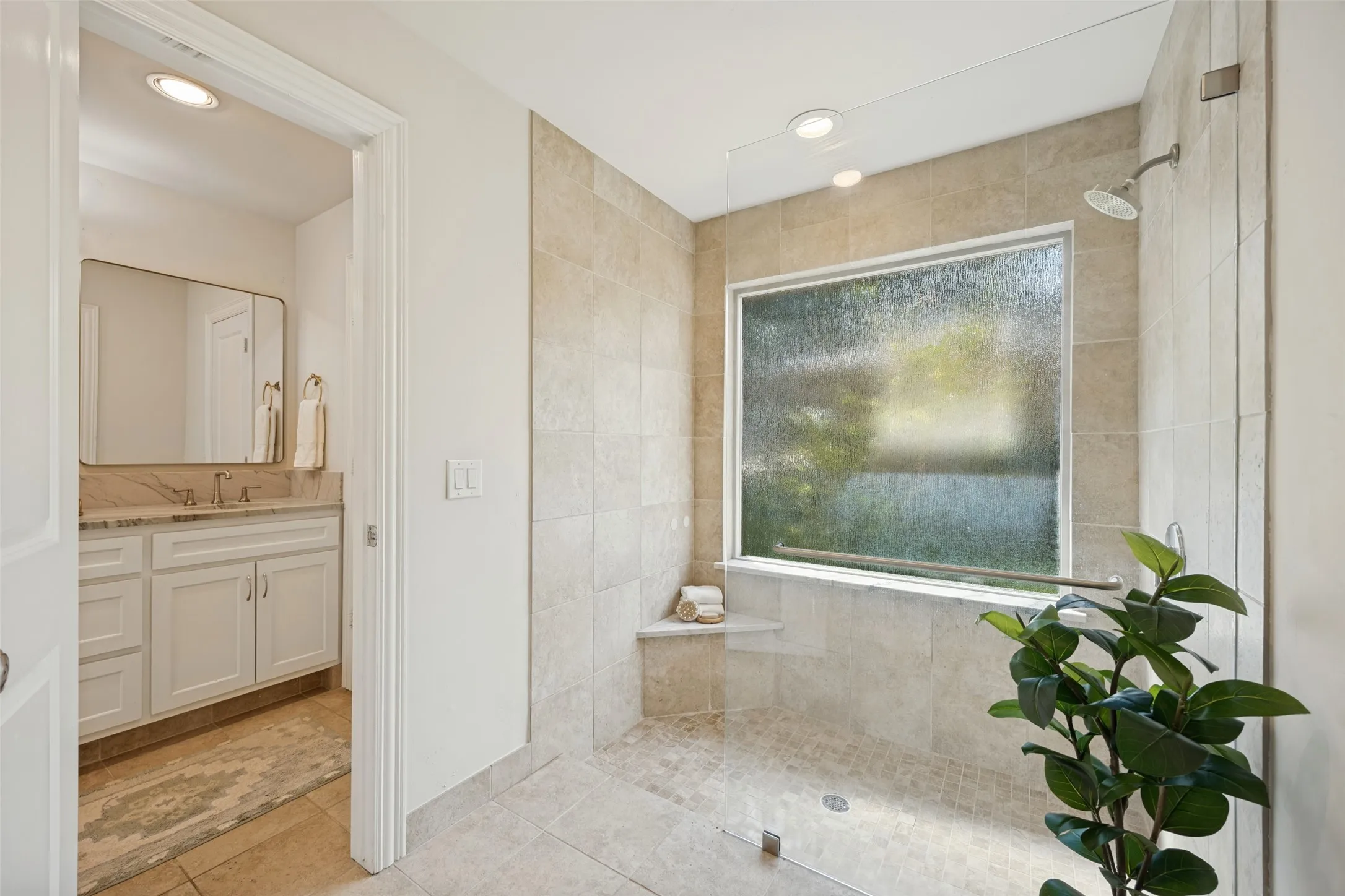 Single Family Residence For Sale in Collin County , 234 Woodcrest Drive, Richardson, Texas 75080, 4 Bedroom, 4 Bathroom, 2 Garage spaces, 3,164 Sqft, built in 1978, mls#21388779, Real Estate Agent in Richardson, Homes For Sale in Collin county, Homes For Sale in Richardson, Realtor in Richardson Texas, Real Estate Brokerage Independent Realty Texas, Luminita Cordes Realtor