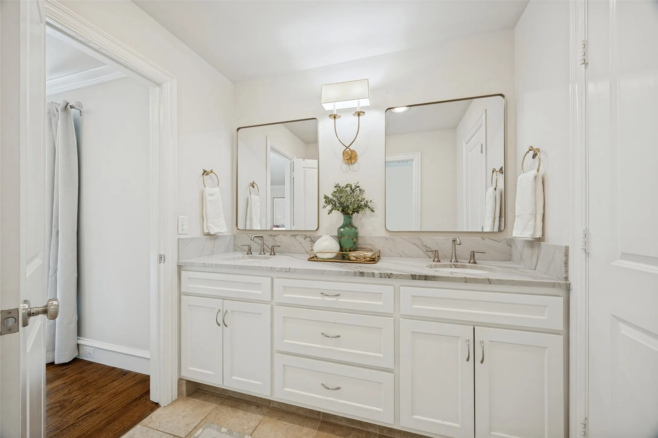 Single Family Residence For Sale in Collin County , 234 Woodcrest Drive, Richardson, Texas 75080, 4 Bedroom, 4 Bathroom, 2 Garage spaces, 3,164 Sqft, built in 1978, mls#21388779, Real Estate Agent in Richardson, Homes For Sale in Collin county, Homes For Sale in Richardson, Realtor in Richardson Texas, Real Estate Brokerage Independent Realty Texas, Luminita Cordes Realtor