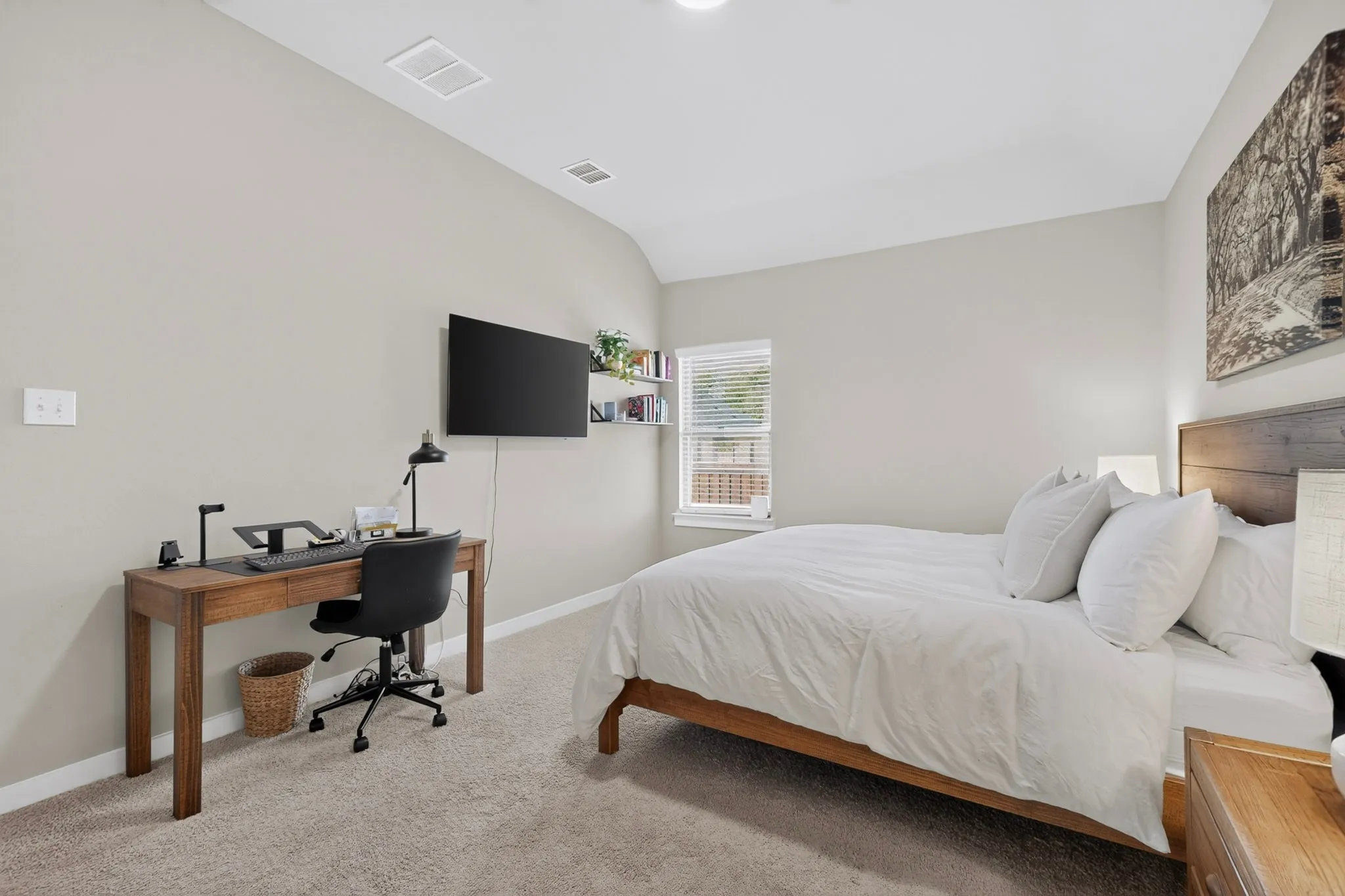 Neutral wall tones, carpeted flooring, window with blinds, recessed lighting, and a ceiling fan