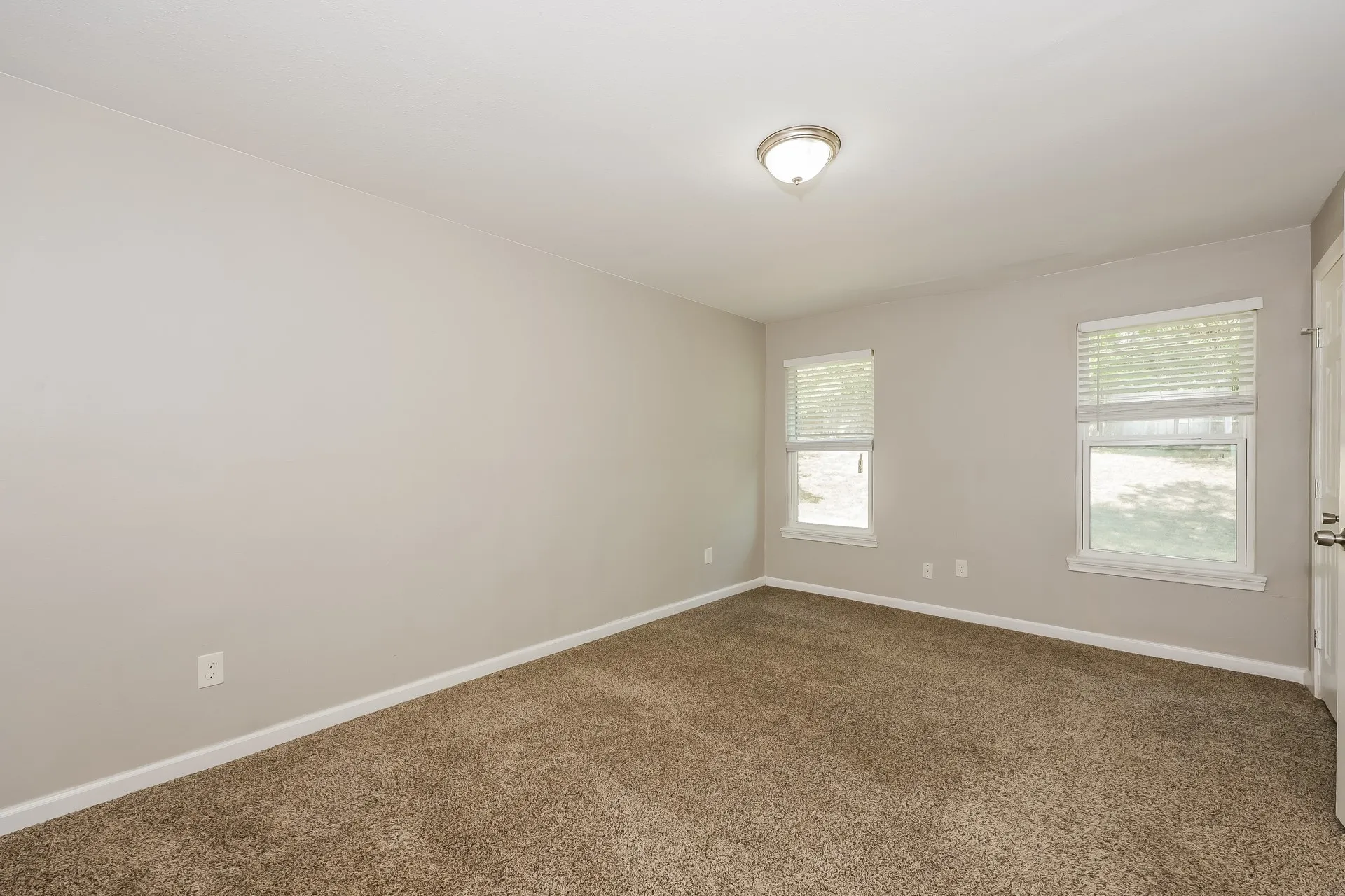 Single Family Residence For Sale in Dallas County , 3110 Nutting Drive, Dallas, Texas 75227, 4 Bedroom, 1 Bathroom, Garage spaces, 1,546 Sqft, built in 1952, mls#21393293, Real Estate Agent in Dallas, Homes For Sale in Dallas county, Homes For Sale in Dallas, Realtor in Dallas Texas, Real Estate Brokerage Independent Realty Texas, Luminita Cordes Realtor