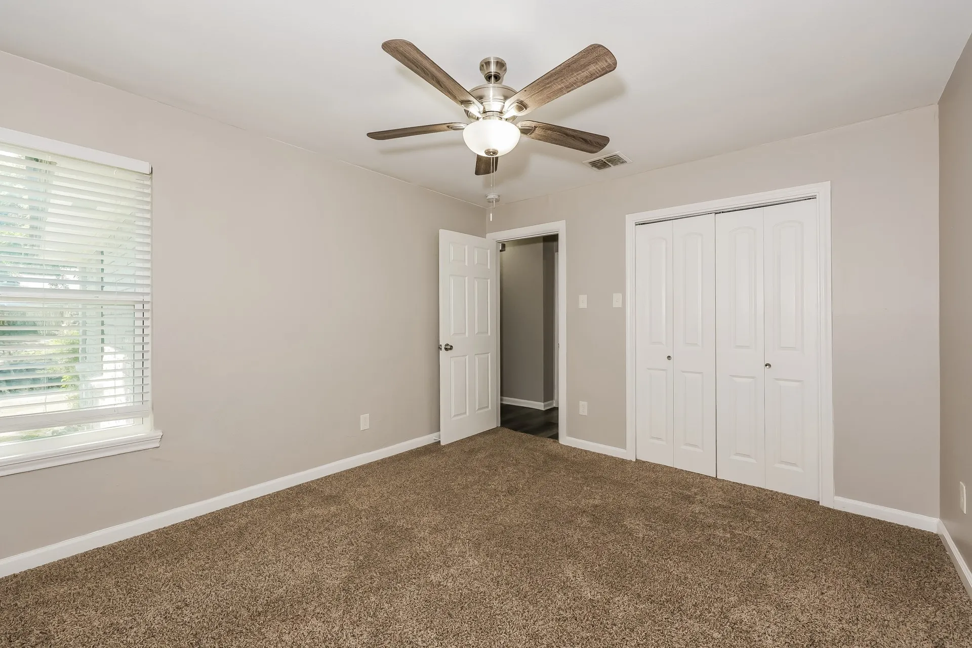 Single Family Residence For Sale in Dallas County , 3110 Nutting Drive, Dallas, Texas 75227, 4 Bedroom, 1 Bathroom, Garage spaces, 1,546 Sqft, built in 1952, mls#21393293, Real Estate Agent in Dallas, Homes For Sale in Dallas county, Homes For Sale in Dallas, Realtor in Dallas Texas, Real Estate Brokerage Independent Realty Texas, Luminita Cordes Realtor