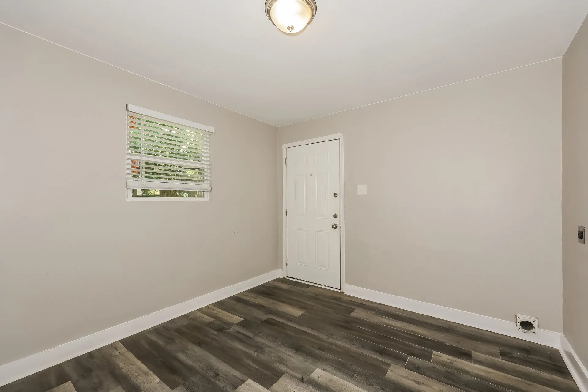Single Family Residence For Sale in Dallas County , 3110 Nutting Drive, Dallas, Texas 75227, 4 Bedroom, 1 Bathroom, Garage spaces, 1,546 Sqft, built in 1952, mls#21393293, Real Estate Agent in Dallas, Homes For Sale in Dallas county, Homes For Sale in Dallas, Realtor in Dallas Texas, Real Estate Brokerage Independent Realty Texas, Luminita Cordes Realtor