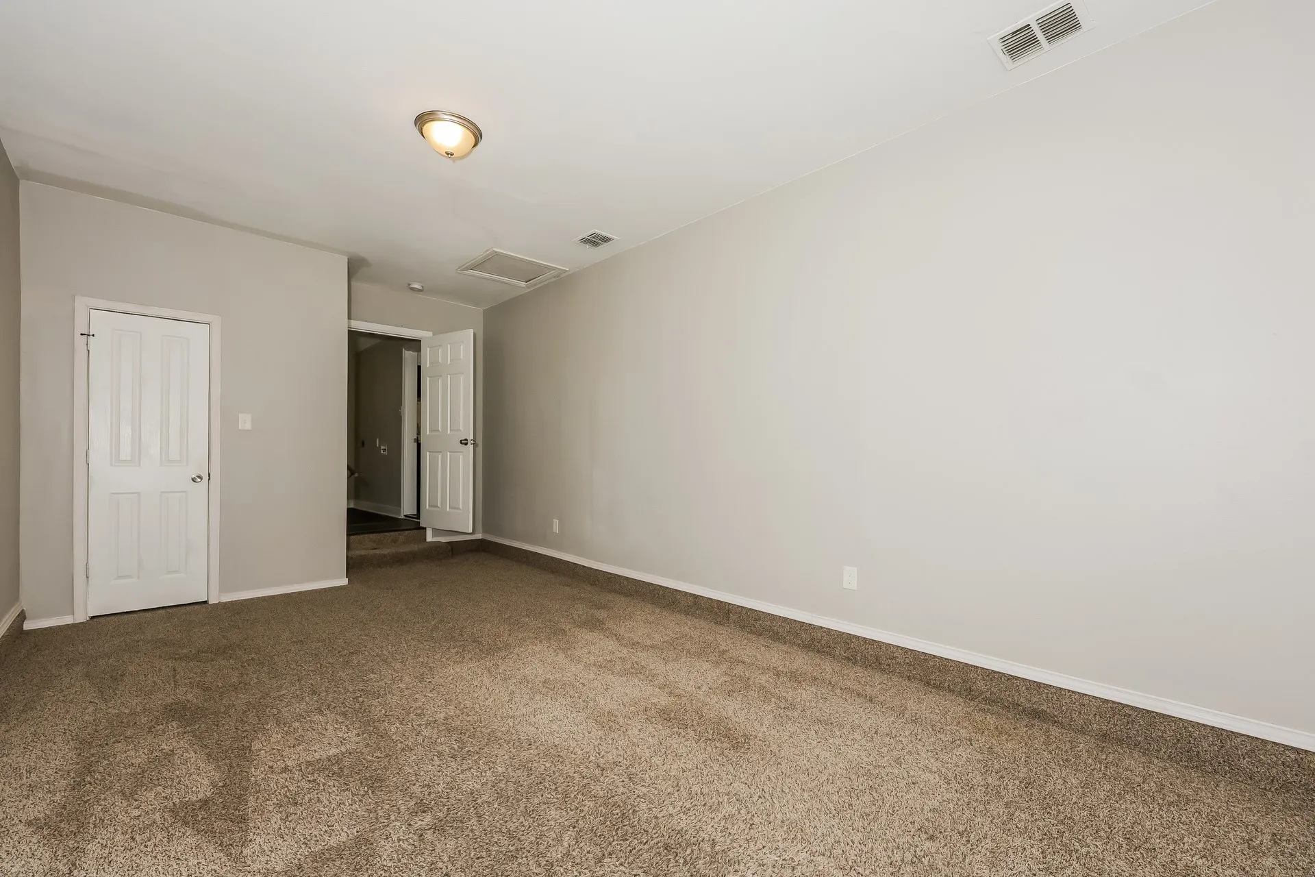 Single Family Residence For Sale in Dallas County , 3110 Nutting Drive, Dallas, Texas 75227, 4 Bedroom, 1 Bathroom, Garage spaces, 1,546 Sqft, built in 1952, mls#21393293, Real Estate Agent in Dallas, Homes For Sale in Dallas county, Homes For Sale in Dallas, Realtor in Dallas Texas, Real Estate Brokerage Independent Realty Texas, Luminita Cordes Realtor