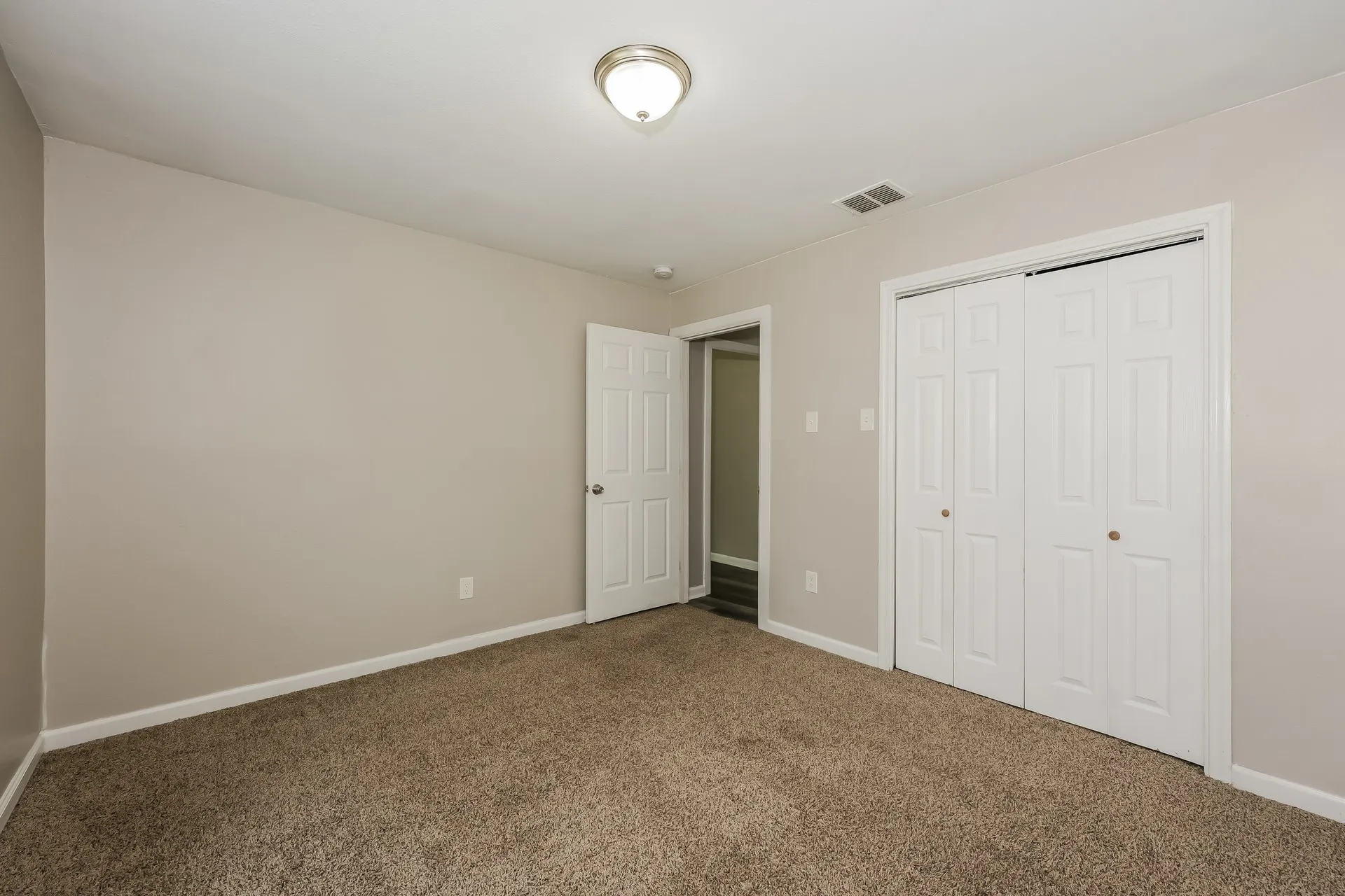 Single Family Residence For Sale in Dallas County , 3110 Nutting Drive, Dallas, Texas 75227, 4 Bedroom, 1 Bathroom, Garage spaces, 1,546 Sqft, built in 1952, mls#21393293, Real Estate Agent in Dallas, Homes For Sale in Dallas county, Homes For Sale in Dallas, Realtor in Dallas Texas, Real Estate Brokerage Independent Realty Texas, Luminita Cordes Realtor