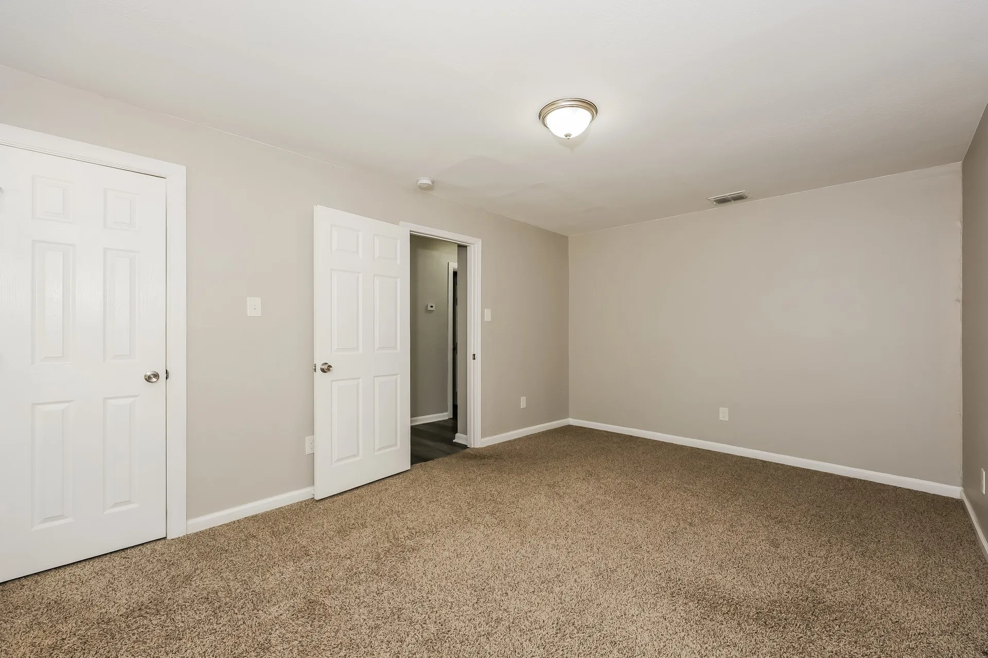 Single Family Residence For Sale in Dallas County , 3110 Nutting Drive, Dallas, Texas 75227, 4 Bedroom, 1 Bathroom, Garage spaces, 1,546 Sqft, built in 1952, mls#21393293, Real Estate Agent in Dallas, Homes For Sale in Dallas county, Homes For Sale in Dallas, Realtor in Dallas Texas, Real Estate Brokerage Independent Realty Texas, Luminita Cordes Realtor
