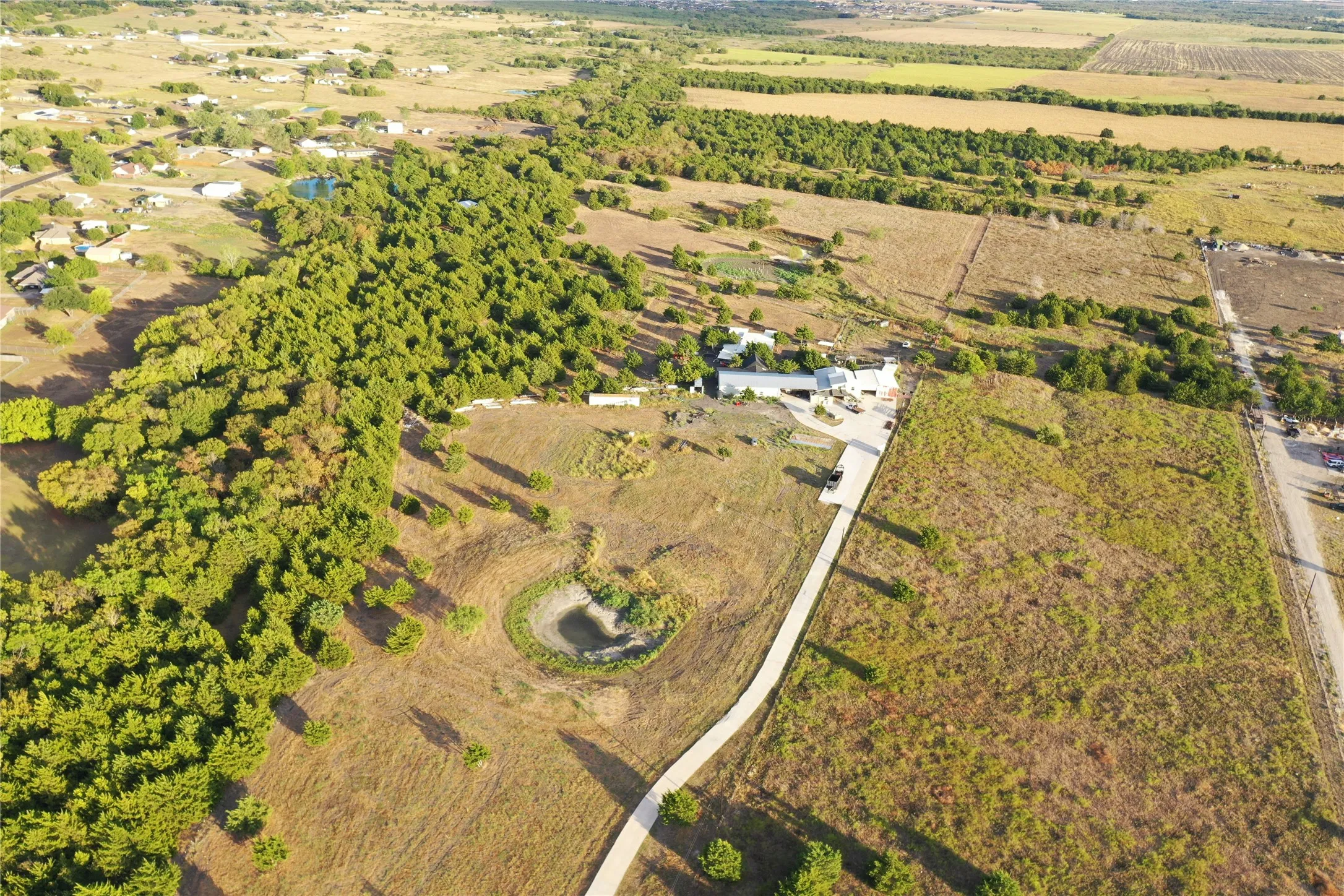 Farm For Sale in Ellis County , 480 Farrar, Palmer, Texas 75152, 6 Bedroom, 3 Bathroom, 5 Garage spaces, 1,300 Sqft, built in 2019, mls#21393511, Real Estate Agent in Palmer, Homes For Sale in Ellis county, Homes For Sale in Palmer, Realtor in Palmer Texas, Real Estate Brokerage Independent Realty Texas, Luminita Cordes Realtor