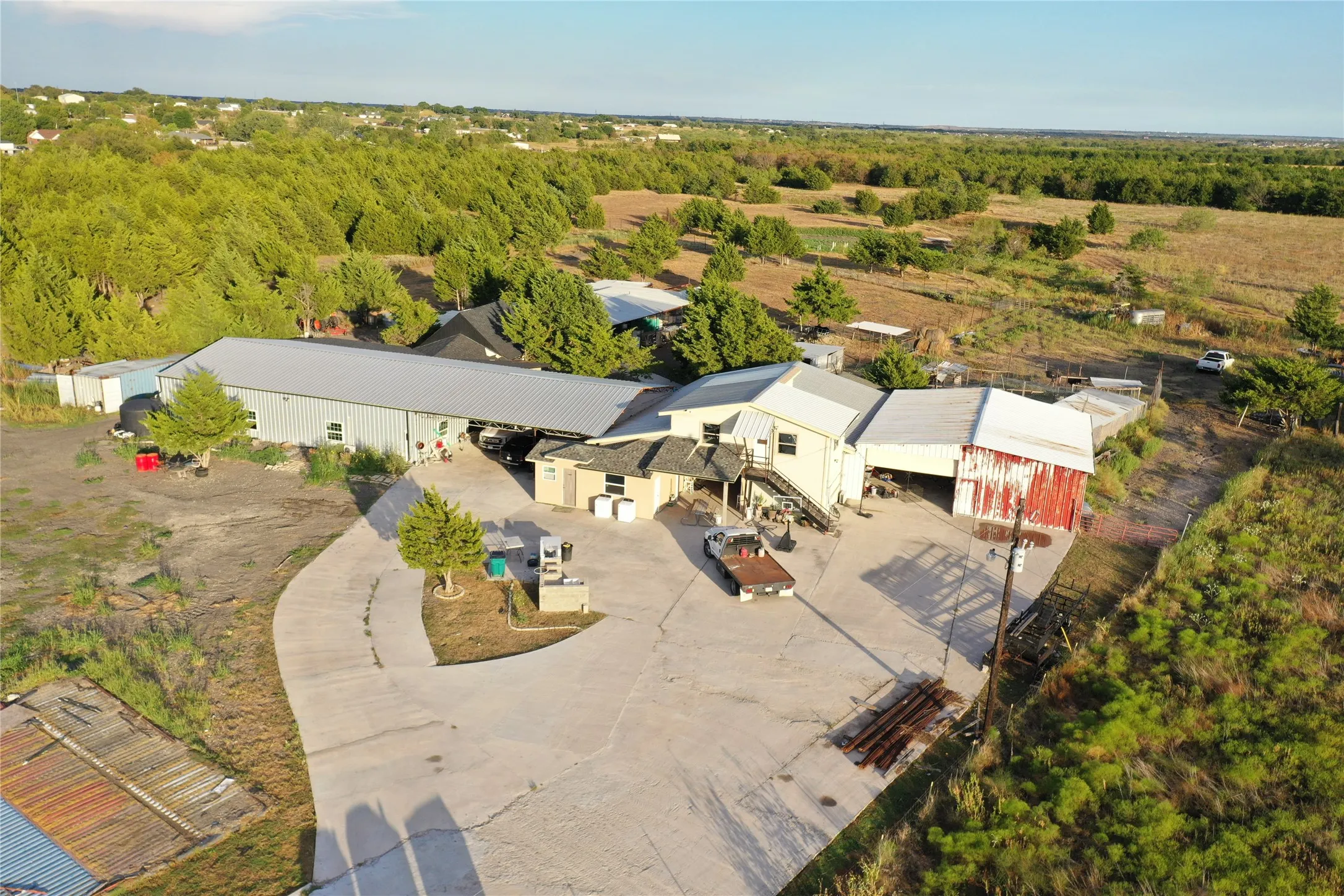 Farm For Sale in Ellis County , 480 Farrar, Palmer, Texas 75152, 6 Bedroom, 3 Bathroom, 5 Garage spaces, 1,300 Sqft, built in 2019, mls#21393511, Real Estate Agent in Palmer, Homes For Sale in Ellis county, Homes For Sale in Palmer, Realtor in Palmer Texas, Real Estate Brokerage Independent Realty Texas, Luminita Cordes Realtor