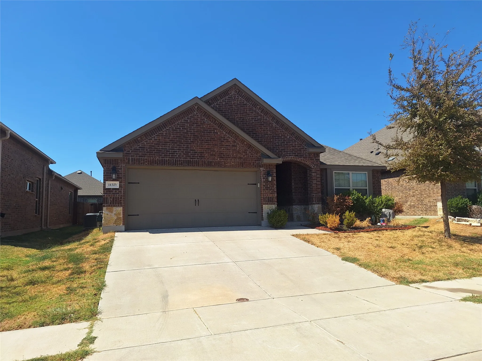 Single Family Residence For Rent in Denton County , 11325 Cobalt Drive, Aubrey, Texas 76227, 3 Bedroom, 2 Bathroom, 2 Garage spaces, 1,684 Sqft, built in 2019, mls#21393513, Real Estate Agent in Aubrey, Homes For Rent in Denton county, Homes For Rent in Aubrey, Realtor in Aubrey Texas, Real Estate Brokerage Independent Realty Texas, Luminita Cordes Realtor