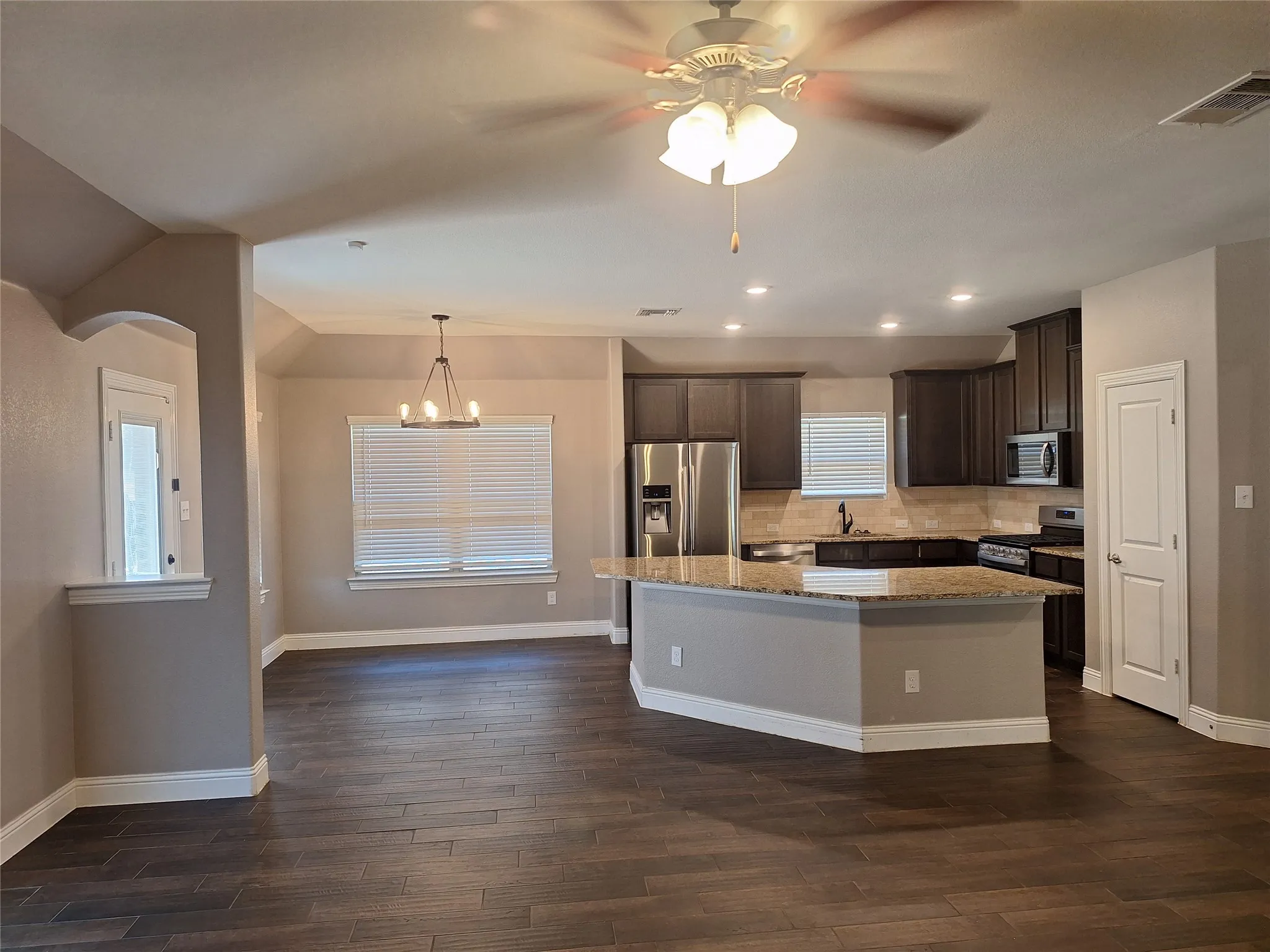 Single Family Residence For Rent in Denton County , 11325 Cobalt Drive, Aubrey, Texas 76227, 3 Bedroom, 2 Bathroom, 2 Garage spaces, 1,684 Sqft, built in 2019, mls#21393513, Real Estate Agent in Aubrey, Homes For Rent in Denton county, Homes For Rent in Aubrey, Realtor in Aubrey Texas, Real Estate Brokerage Independent Realty Texas, Luminita Cordes Realtor