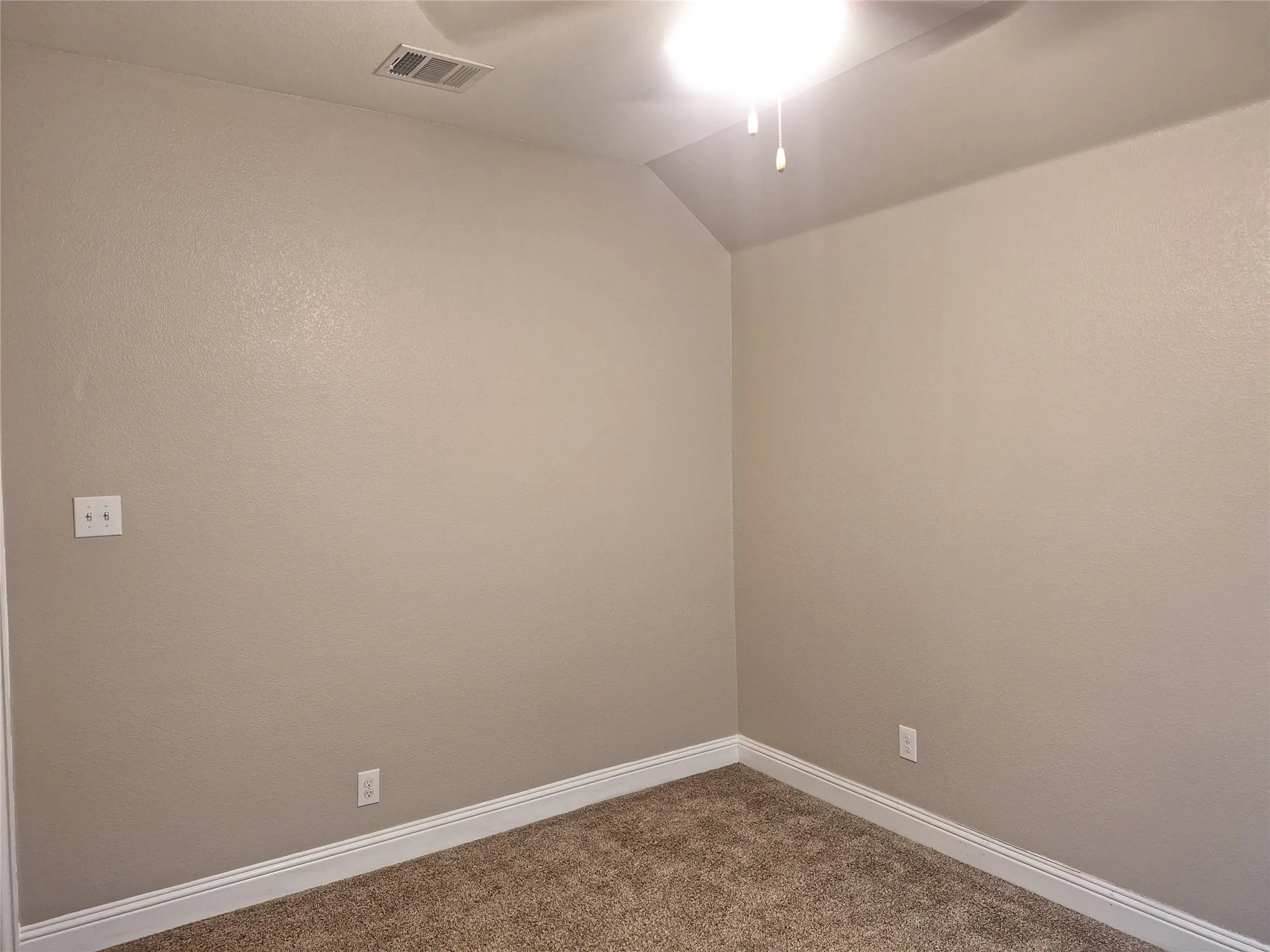 Single Family Residence For Rent in Denton County , 11325 Cobalt Drive, Aubrey, Texas 76227, 3 Bedroom, 2 Bathroom, 2 Garage spaces, 1,684 Sqft, built in 2019, mls#21393513, Real Estate Agent in Aubrey, Homes For Rent in Denton county, Homes For Rent in Aubrey, Realtor in Aubrey Texas, Real Estate Brokerage Independent Realty Texas, Luminita Cordes Realtor