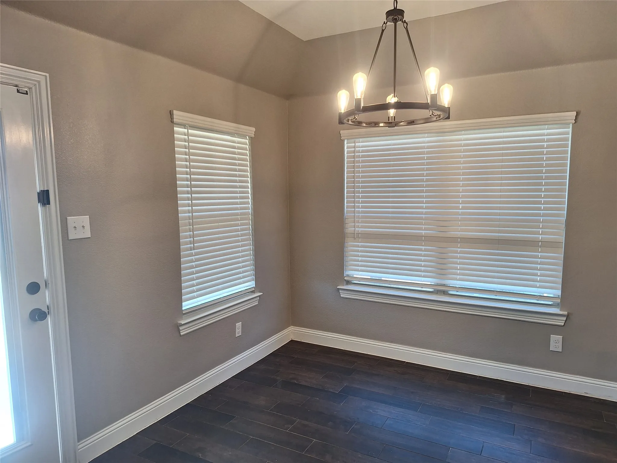 Single Family Residence For Rent in Denton County , 11325 Cobalt Drive, Aubrey, Texas 76227, 3 Bedroom, 2 Bathroom, 2 Garage spaces, 1,684 Sqft, built in 2019, mls#21393513, Real Estate Agent in Aubrey, Homes For Rent in Denton county, Homes For Rent in Aubrey, Realtor in Aubrey Texas, Real Estate Brokerage Independent Realty Texas, Luminita Cordes Realtor