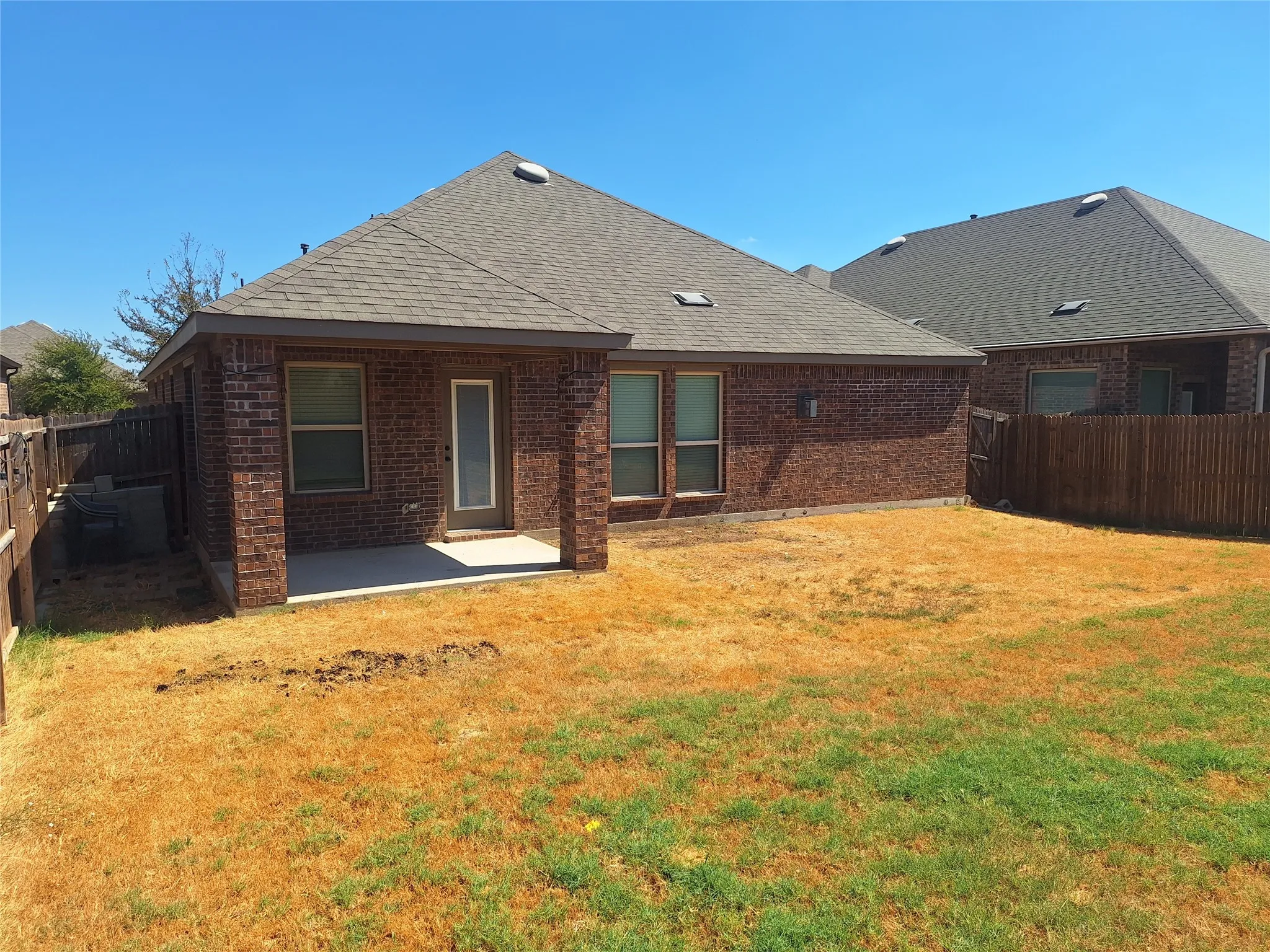 Single Family Residence For Rent in Denton County , 11325 Cobalt Drive, Aubrey, Texas 76227, 3 Bedroom, 2 Bathroom, 2 Garage spaces, 1,684 Sqft, built in 2019, mls#21393513, Real Estate Agent in Aubrey, Homes For Rent in Denton county, Homes For Rent in Aubrey, Realtor in Aubrey Texas, Real Estate Brokerage Independent Realty Texas, Luminita Cordes Realtor