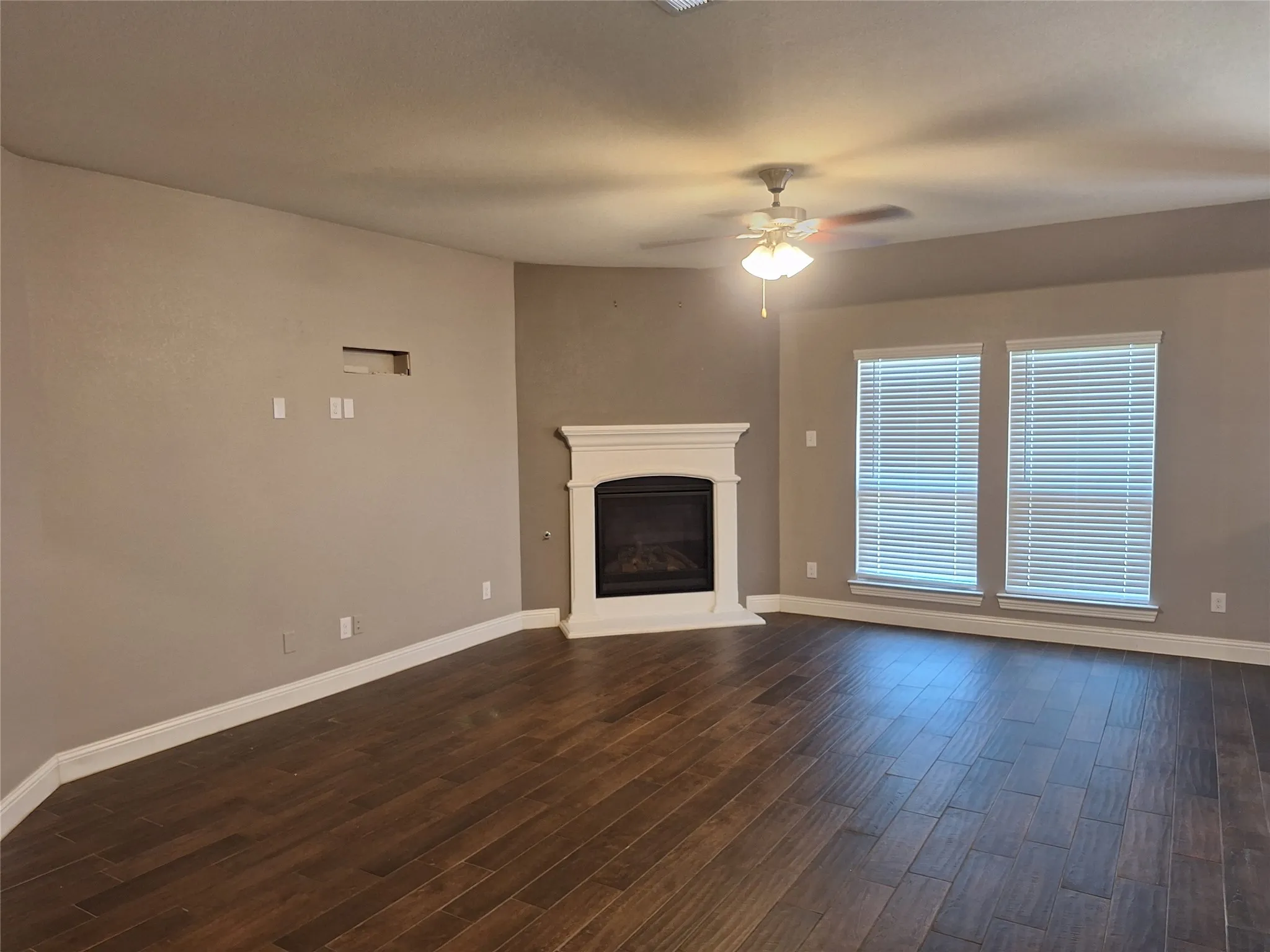 Single Family Residence For Rent in Denton County , 11325 Cobalt Drive, Aubrey, Texas 76227, 3 Bedroom, 2 Bathroom, 2 Garage spaces, 1,684 Sqft, built in 2019, mls#21393513, Real Estate Agent in Aubrey, Homes For Rent in Denton county, Homes For Rent in Aubrey, Realtor in Aubrey Texas, Real Estate Brokerage Independent Realty Texas, Luminita Cordes Realtor