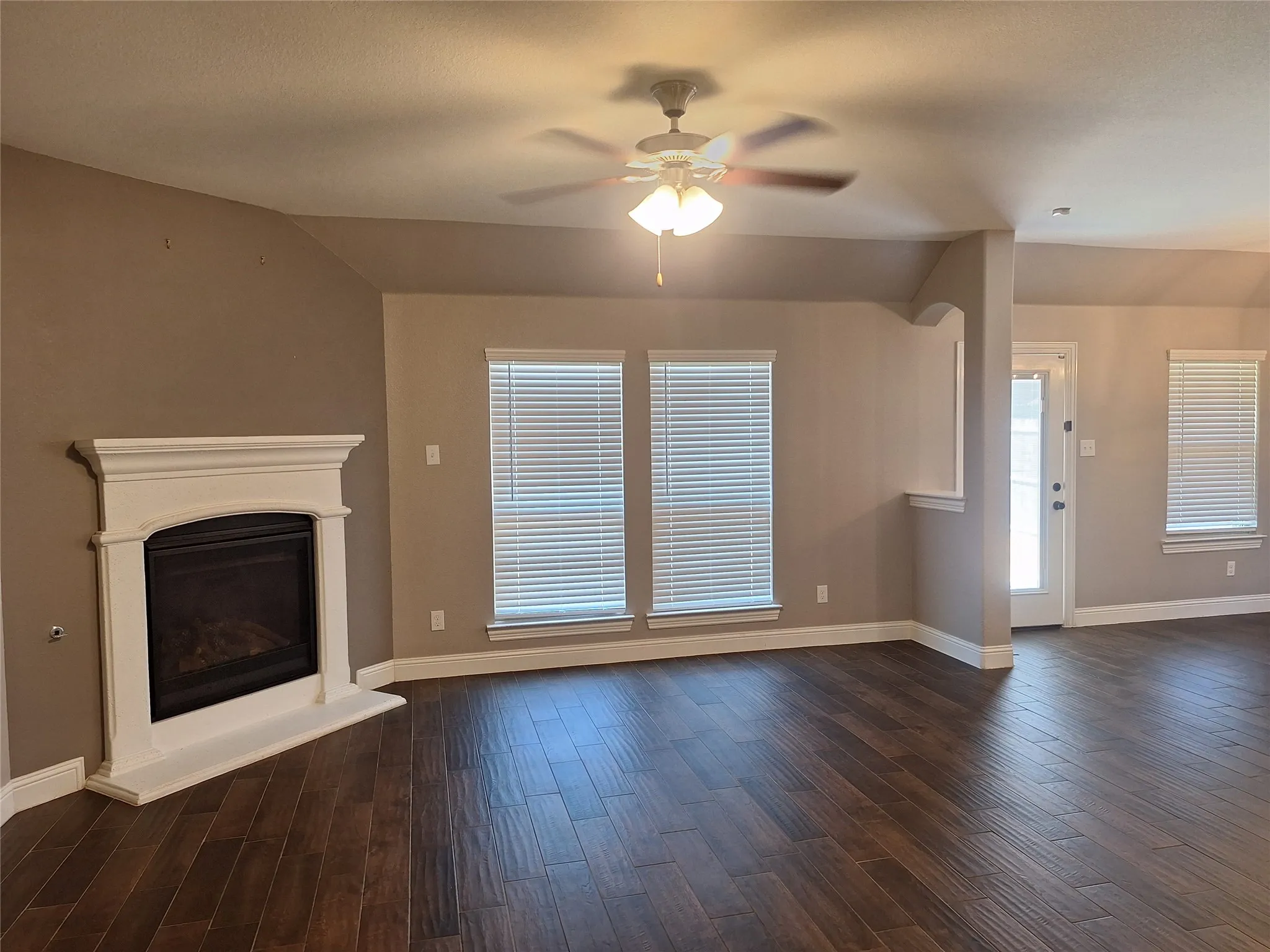 Single Family Residence For Rent in Denton County , 11325 Cobalt Drive, Aubrey, Texas 76227, 3 Bedroom, 2 Bathroom, 2 Garage spaces, 1,684 Sqft, built in 2019, mls#21393513, Real Estate Agent in Aubrey, Homes For Rent in Denton county, Homes For Rent in Aubrey, Realtor in Aubrey Texas, Real Estate Brokerage Independent Realty Texas, Luminita Cordes Realtor