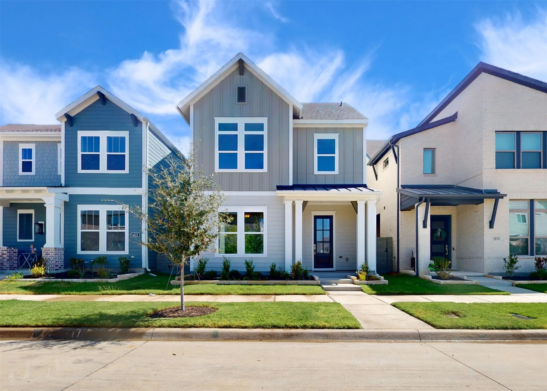 Check out the link to view the 3D virtual tour of this home!