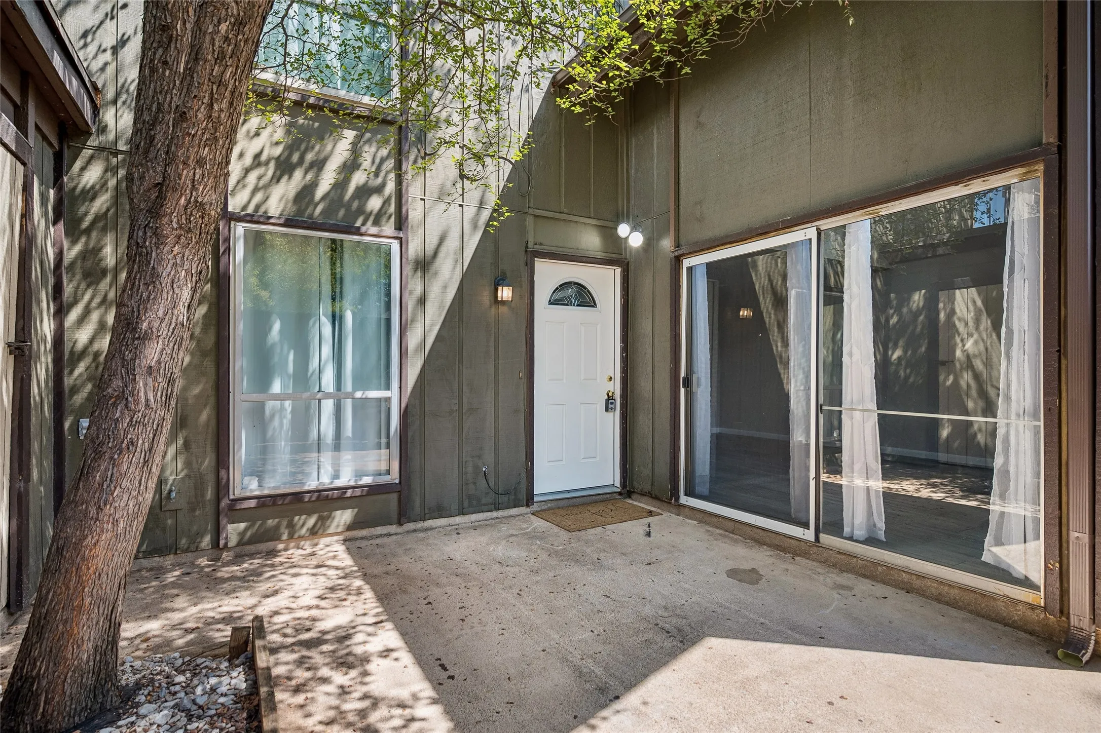Single Family Residence For Sale in Dallas County , 4627 Country Creek Drive 1055, Dallas, Texas 75236, 2 Bedroom, 2 Bathroom, Garage spaces, 1,046 Sqft, built in 1974, mls#21393471, Real Estate Agent in Dallas, Homes For Sale in Dallas county, Homes For Sale in Dallas, Realtor in Dallas Texas, Real Estate Brokerage Independent Realty Texas, Luminita Cordes Realtor